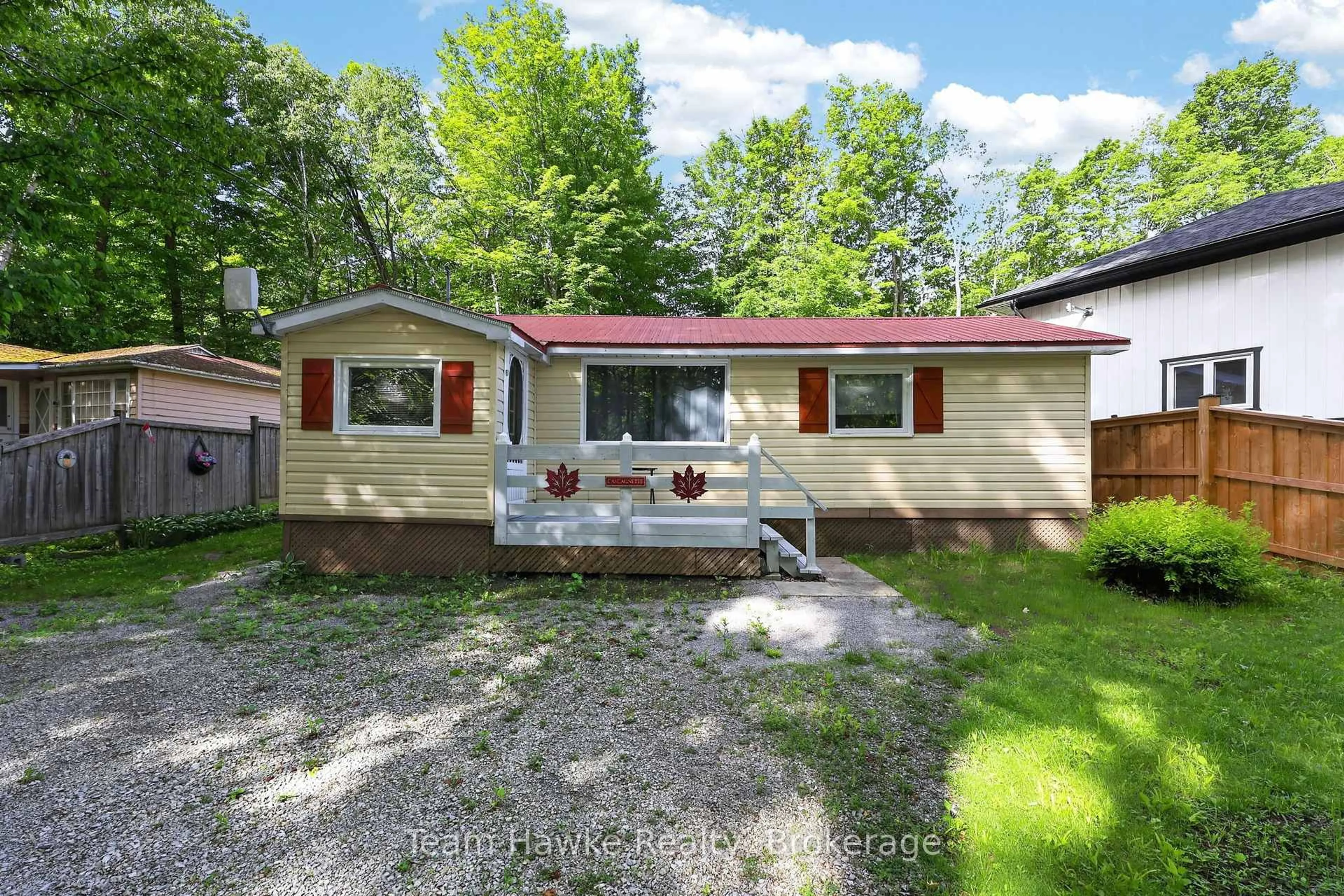Home with vinyl exterior material, street for 48 Mcarthur Dr, Penetanguishene Ontario L9M 1W9