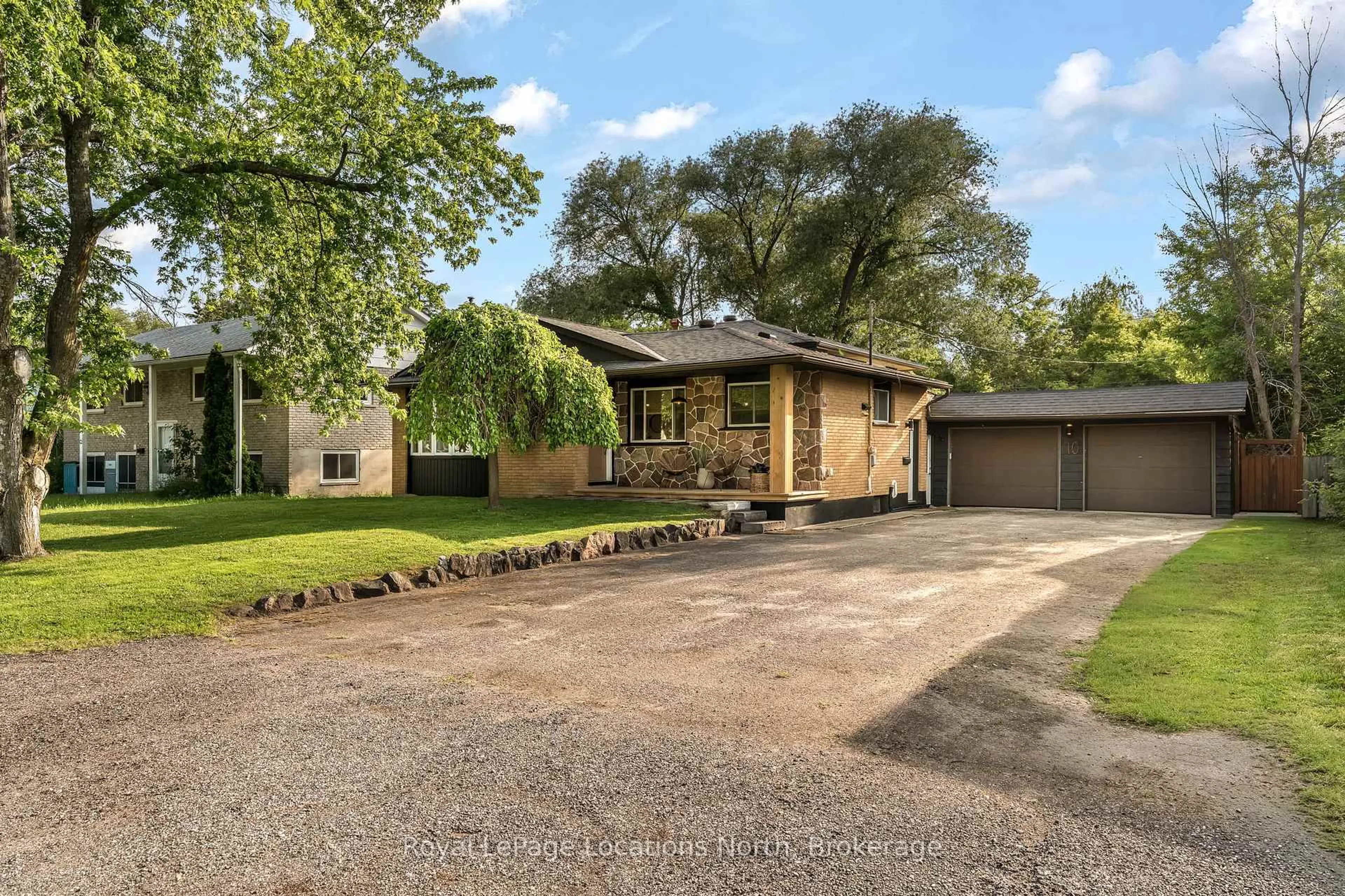Home with brick exterior material, street for 10 Park Rd, Collingwood Ontario L9Y 3B9