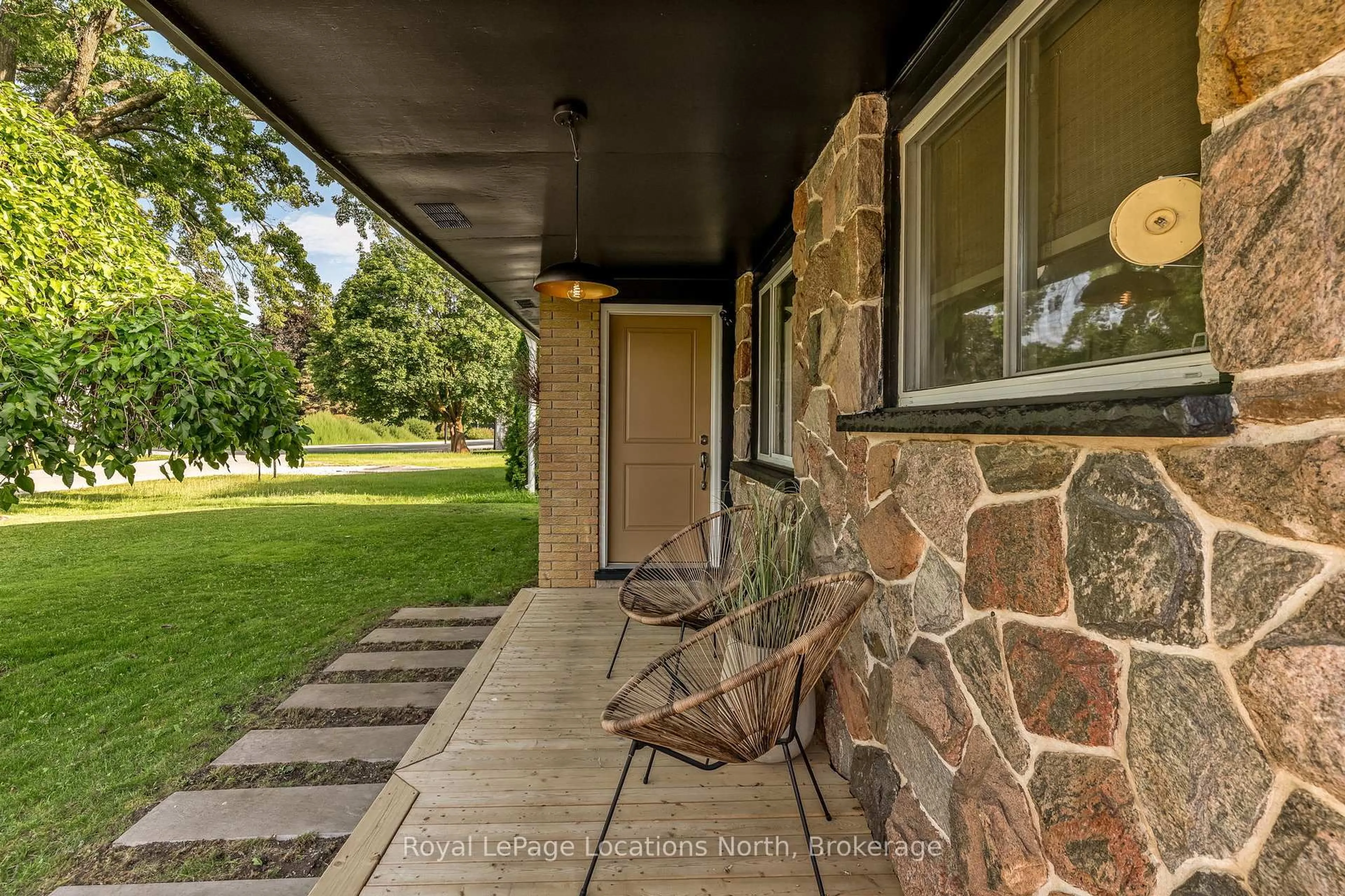Patio, street for 10 Park Rd, Collingwood Ontario L9Y 3B9