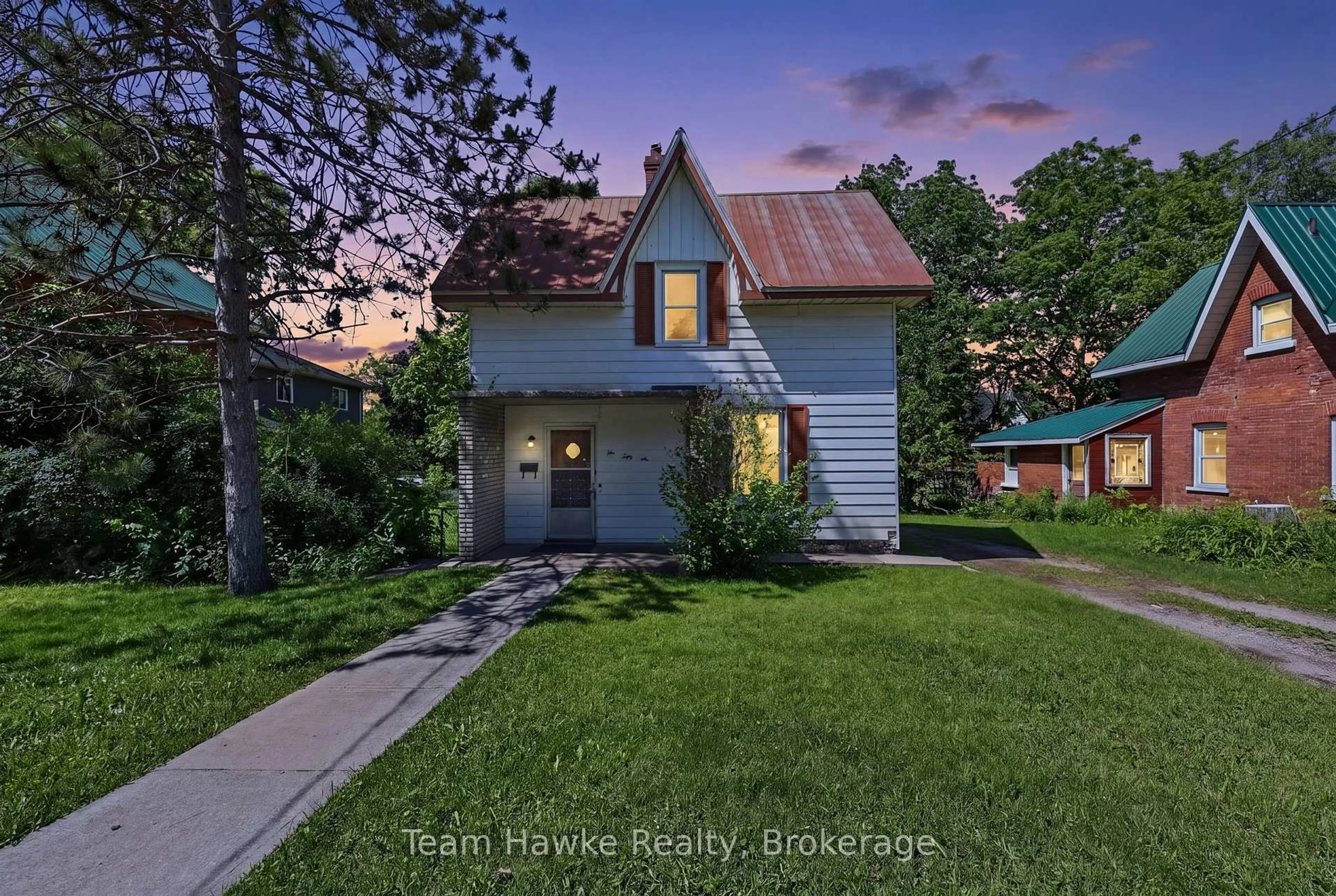 Unknown for 256 Manly St, Midland Ontario L4R 3C6