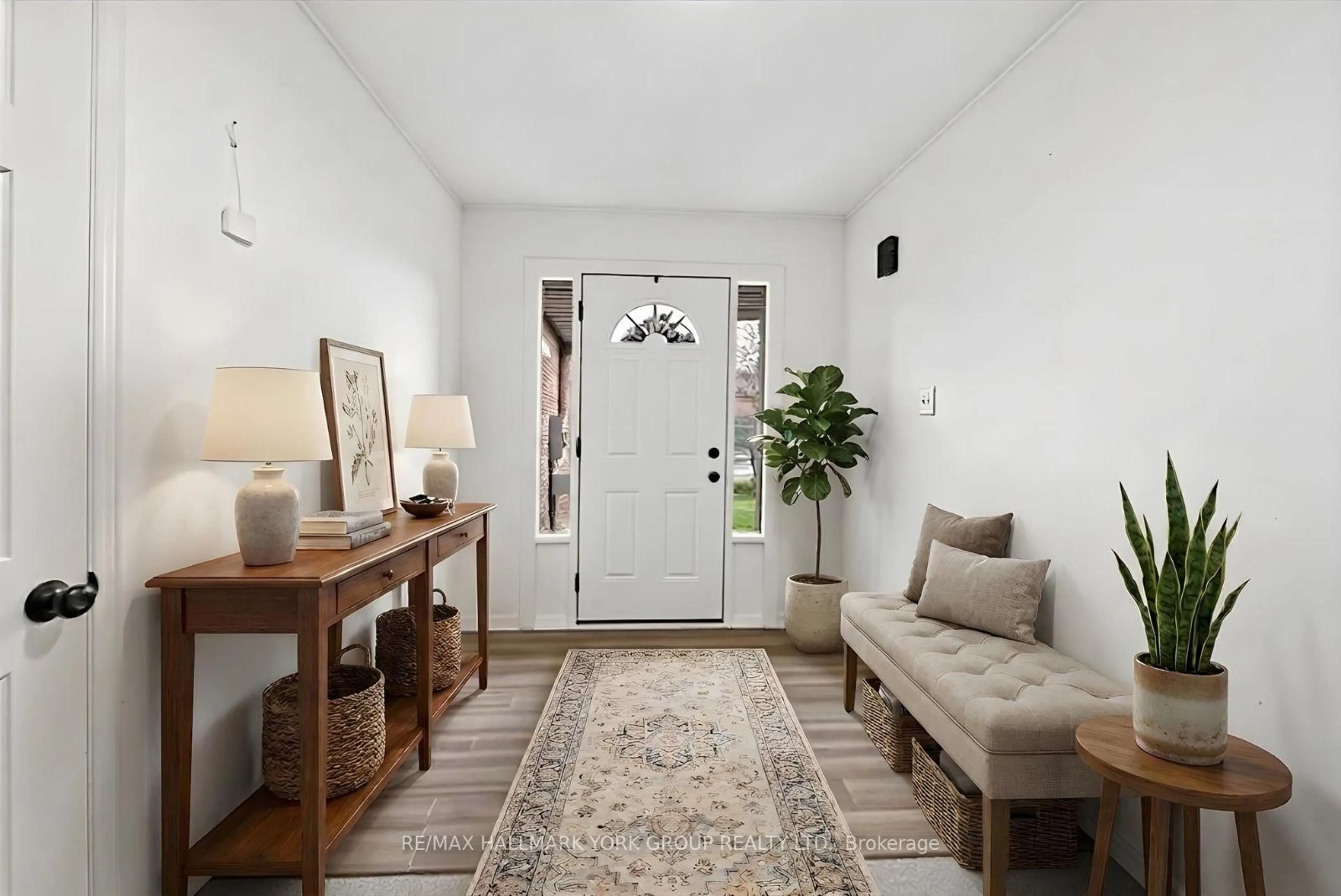 Indoor entryway for 41 Laurentian Lane, Orillia Ontario L3V 7N8