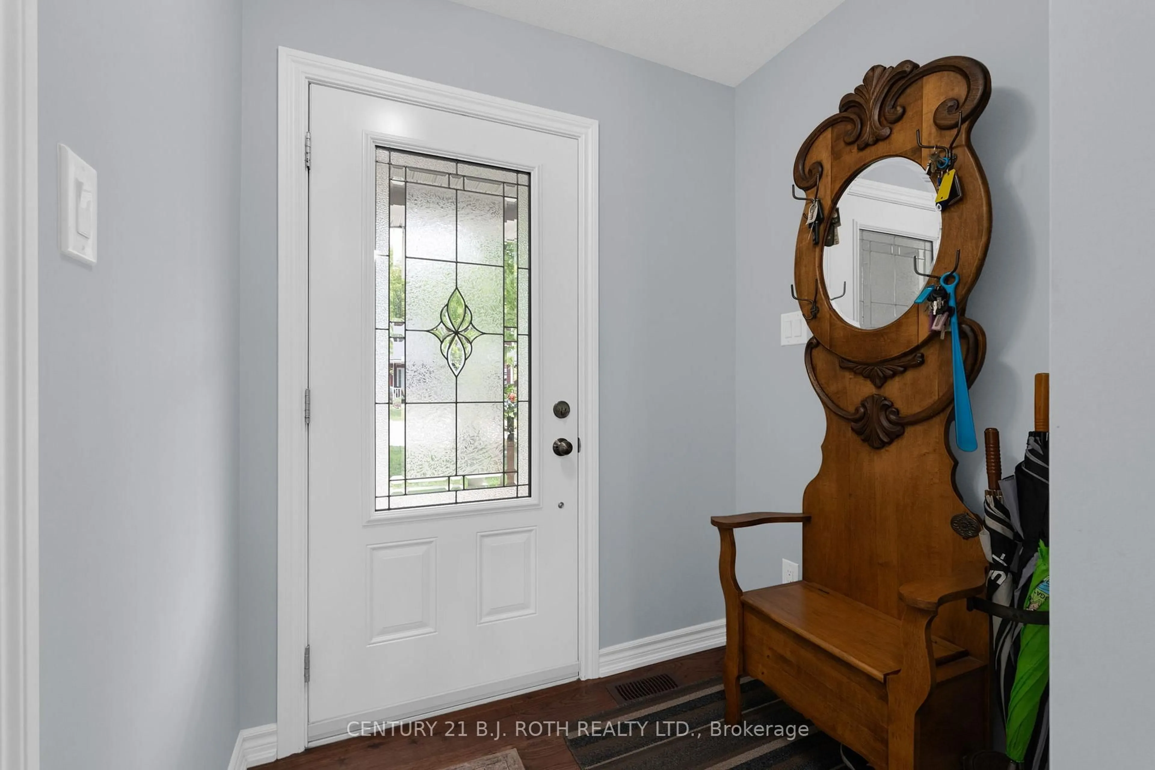 Indoor entryway for 34 Chamberlain Cres, Penetanguishene Ontario L9M 0A6