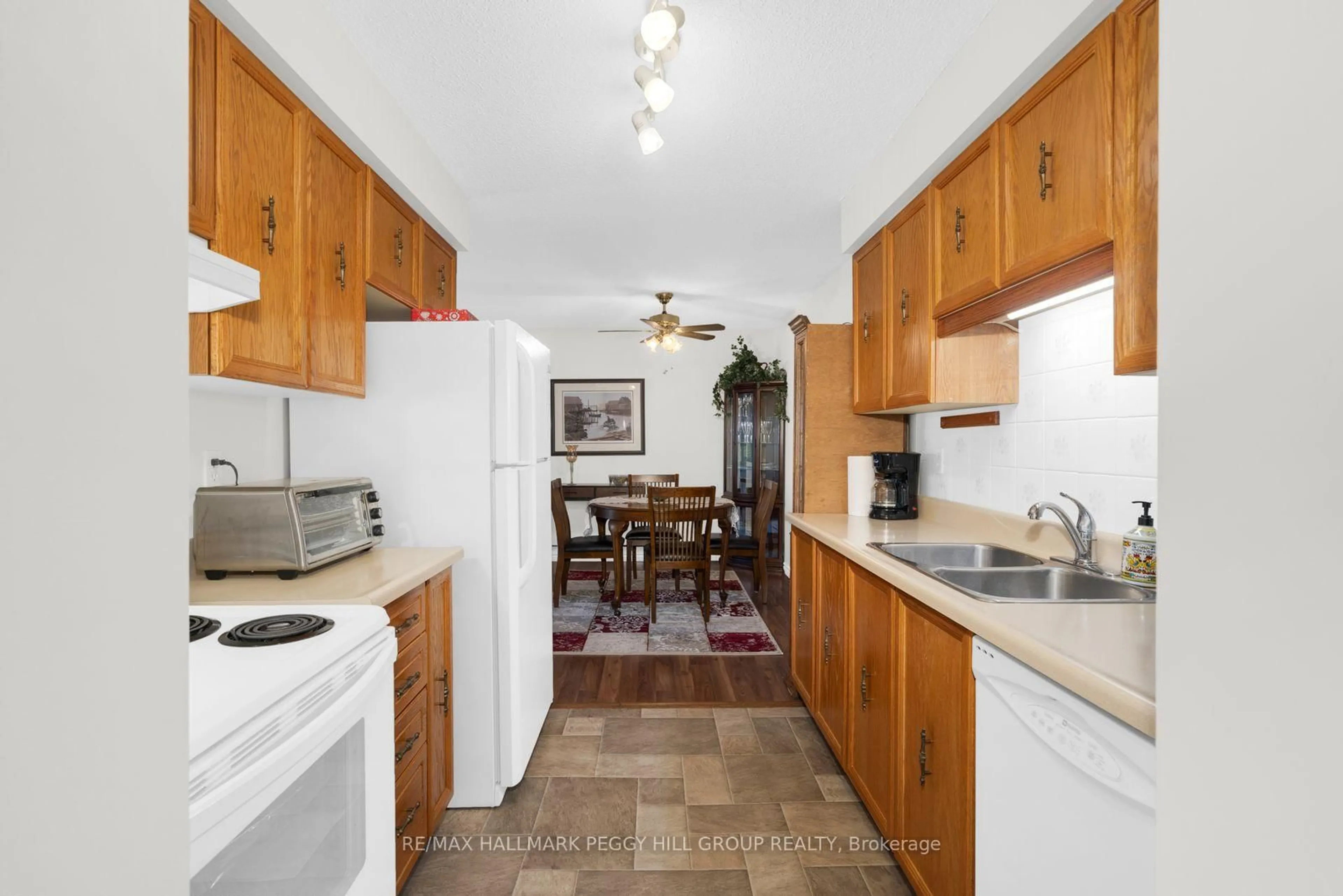 Standard kitchen, unknown for 10B Coulter St #211, Barrie Ontario L4N 6S1