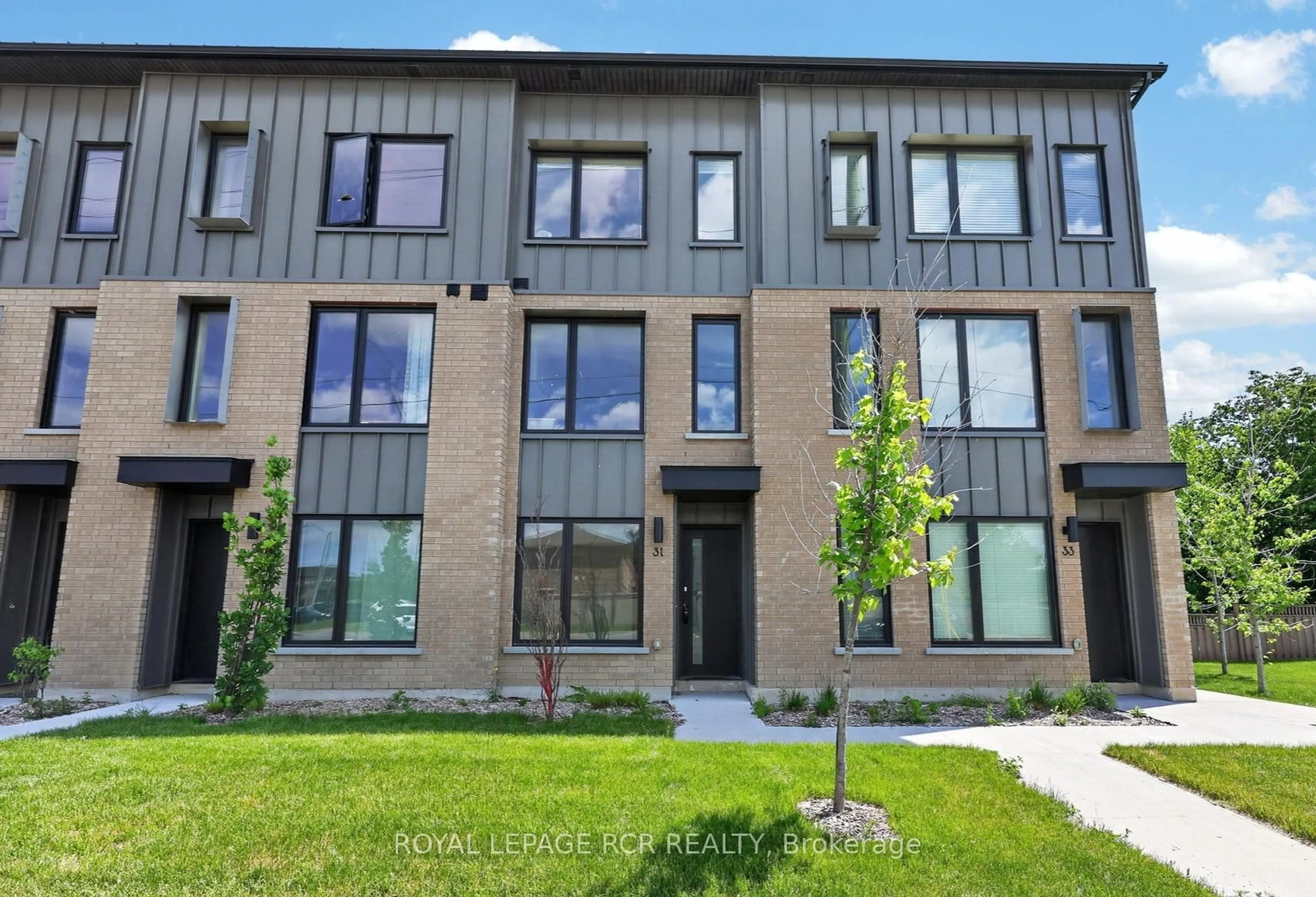Home with brick exterior material, street for 31 Rainwater Lane, Barrie Ontario L4N 9J6