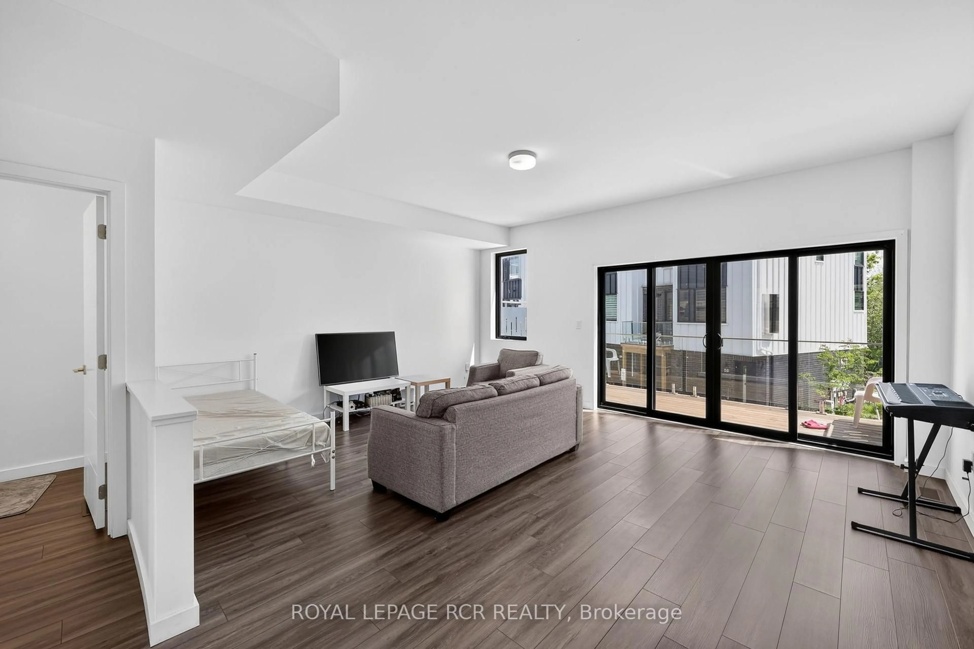 Living room with furniture, wood/laminate floor for 31 Rainwater Lane, Barrie Ontario L4N 9J6