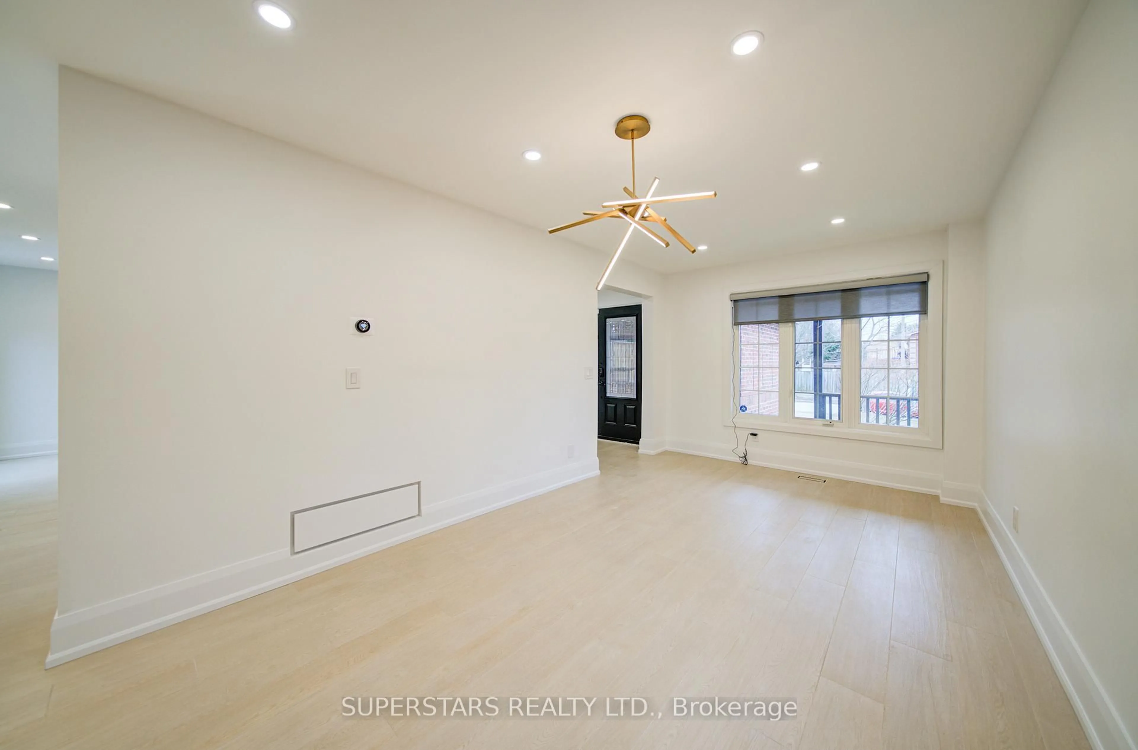A pic of a room for 163 Brucker Rd, Barrie Ontario L4N 8R8