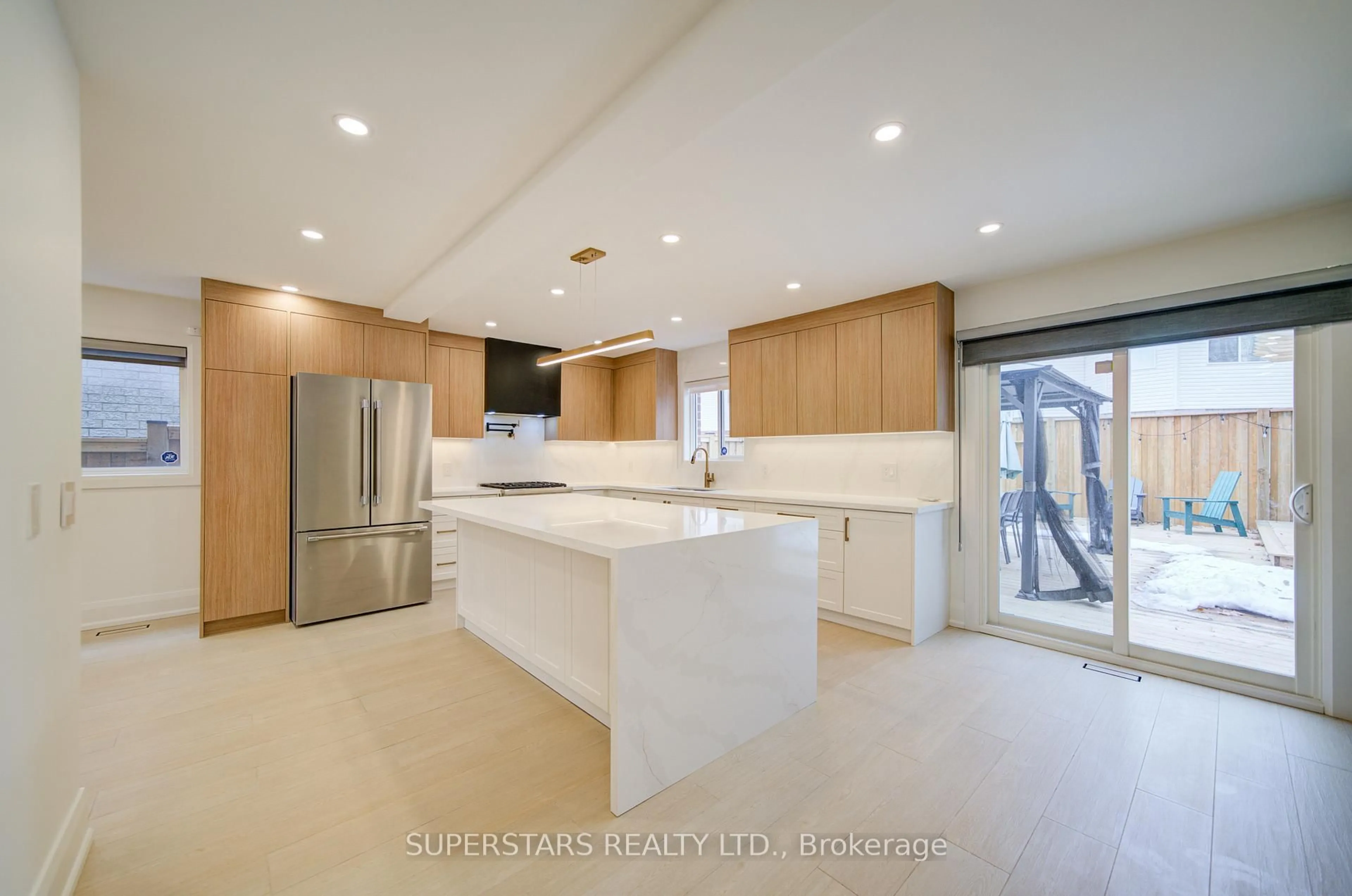 Open concept kitchen, ceramic/tile floor for 163 Brucker Rd, Barrie Ontario L4N 8R8