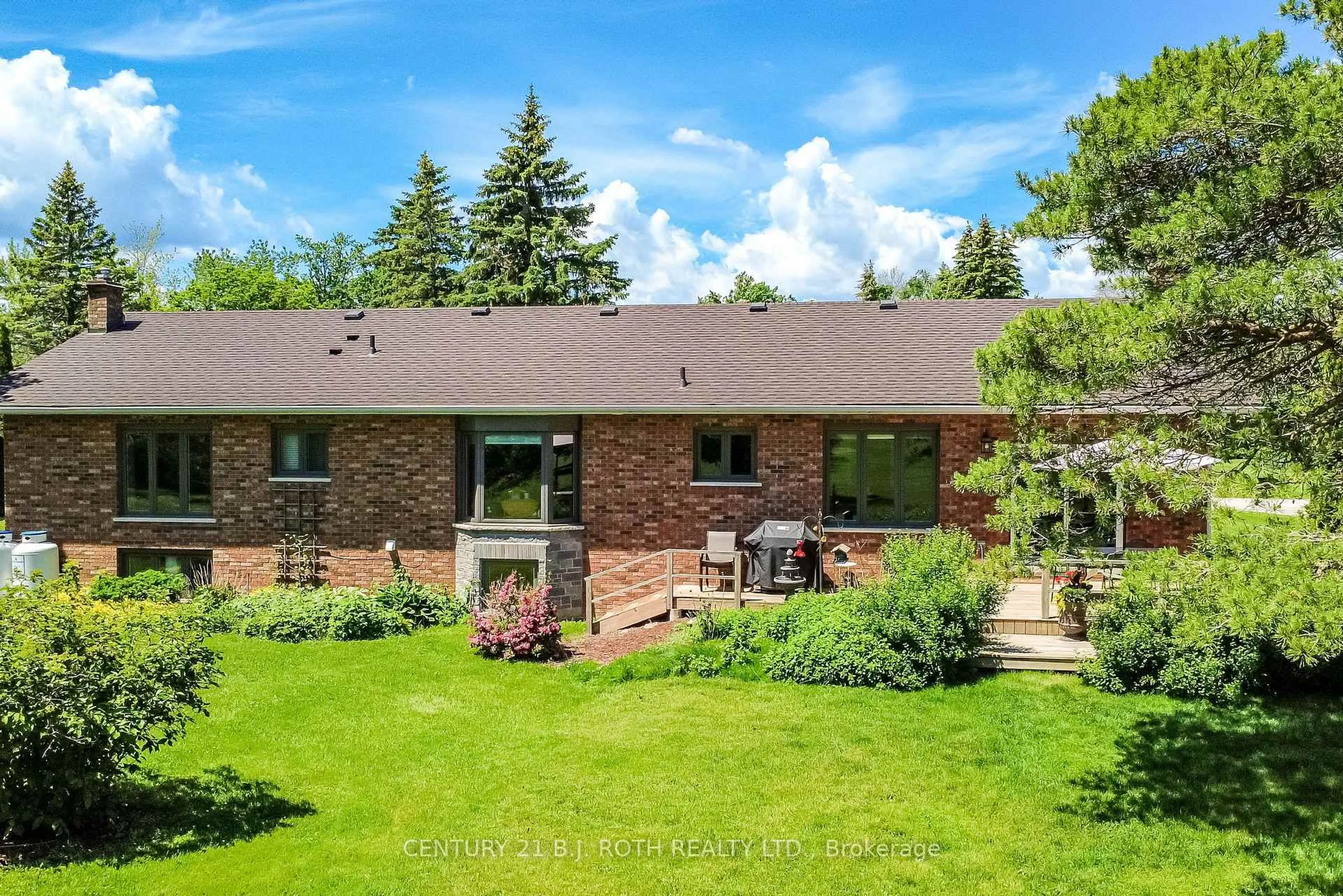 A pic from outside/outdoor area/front of a property/back of a property/a pic from drone, unknown for 147 Bayshore Dr, Ramara Ontario L0K 1B0