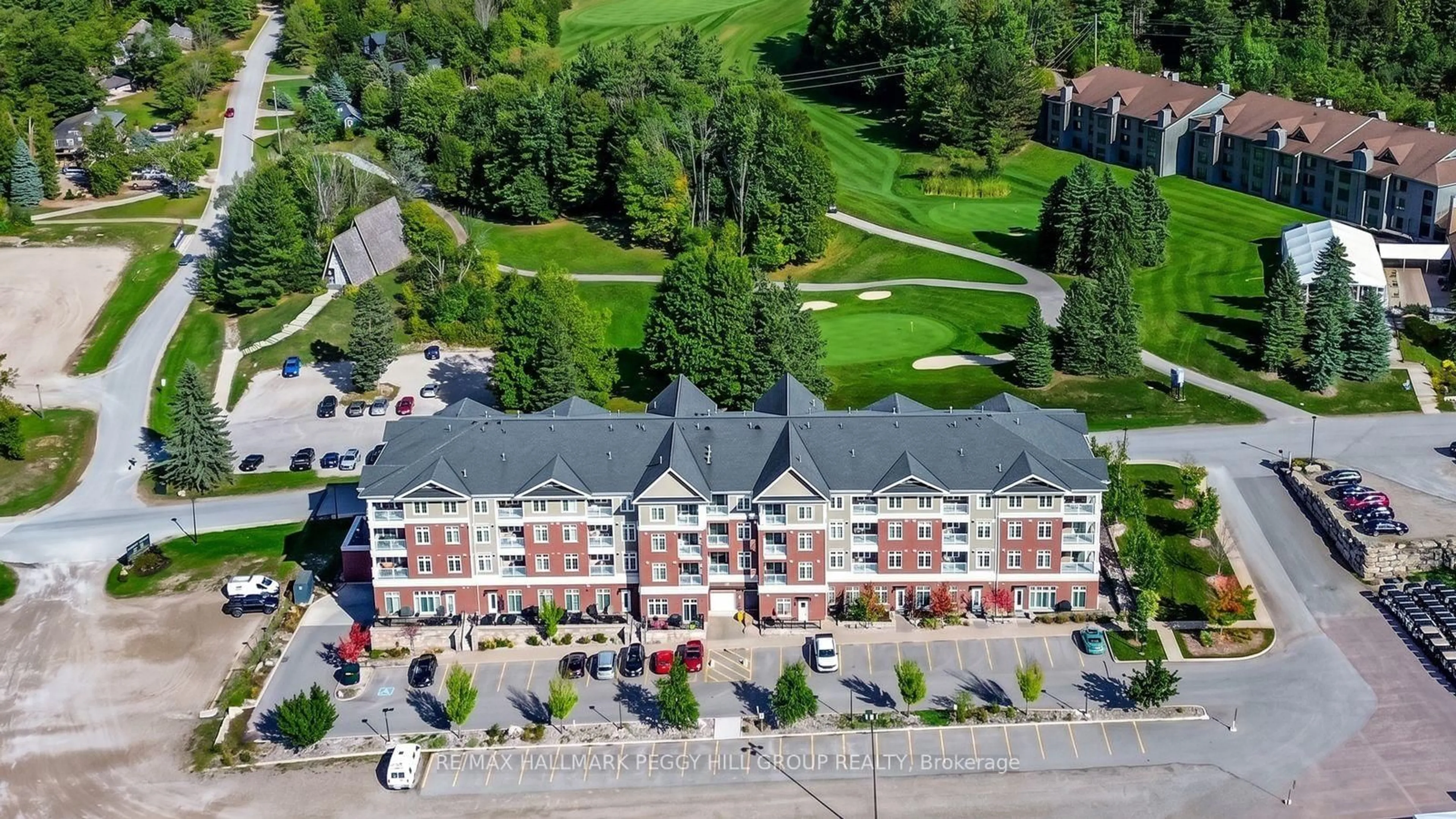 A pic from outside/outdoor area/front of a property/back of a property/a pic from drone, unknown for 40 Horseshoe Blvd #217, Oro-Medonte Ontario L4M 4Y8