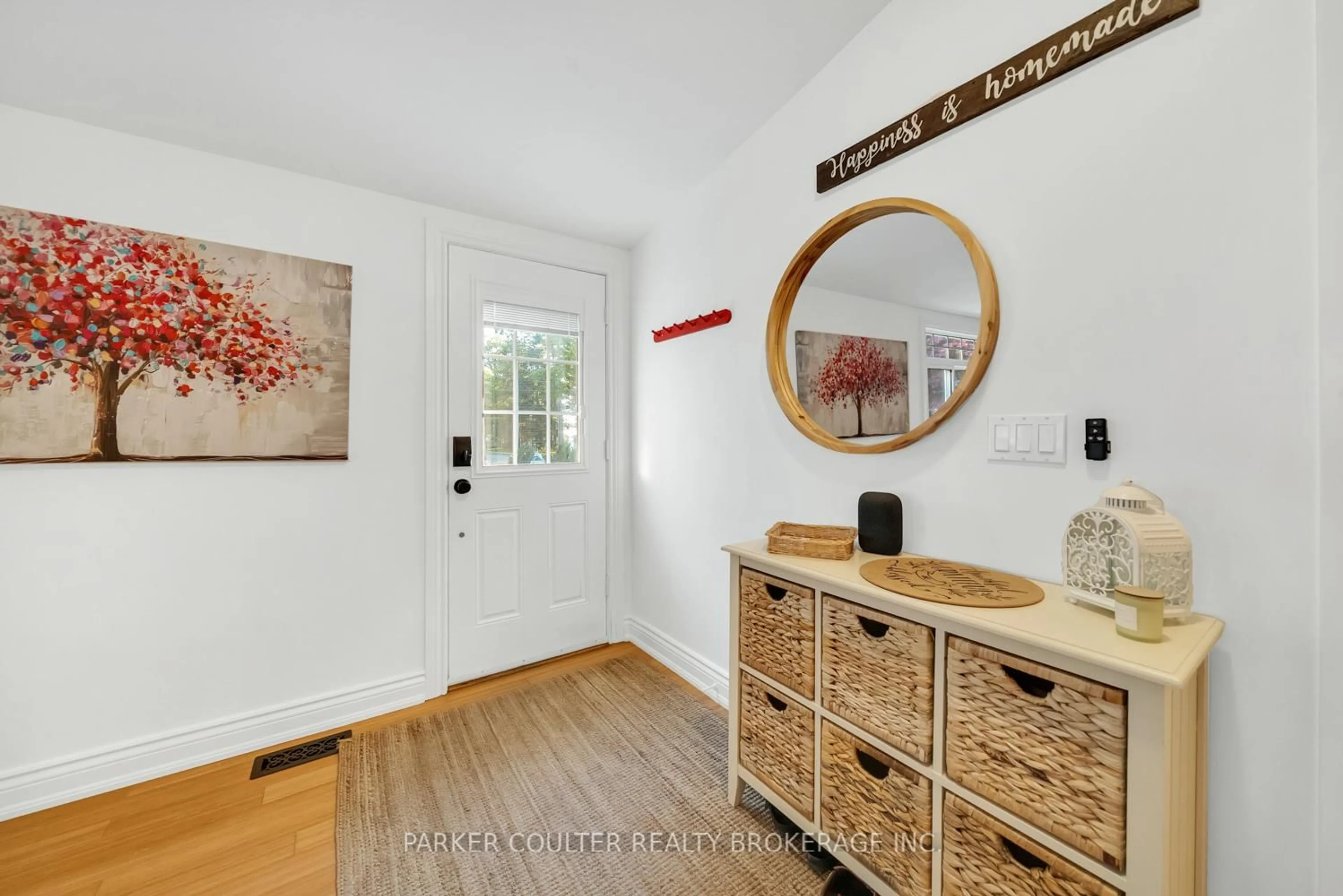 Indoor entryway for 1811 Tiny Beaches Rd, Tiny Ontario L0L 1P1