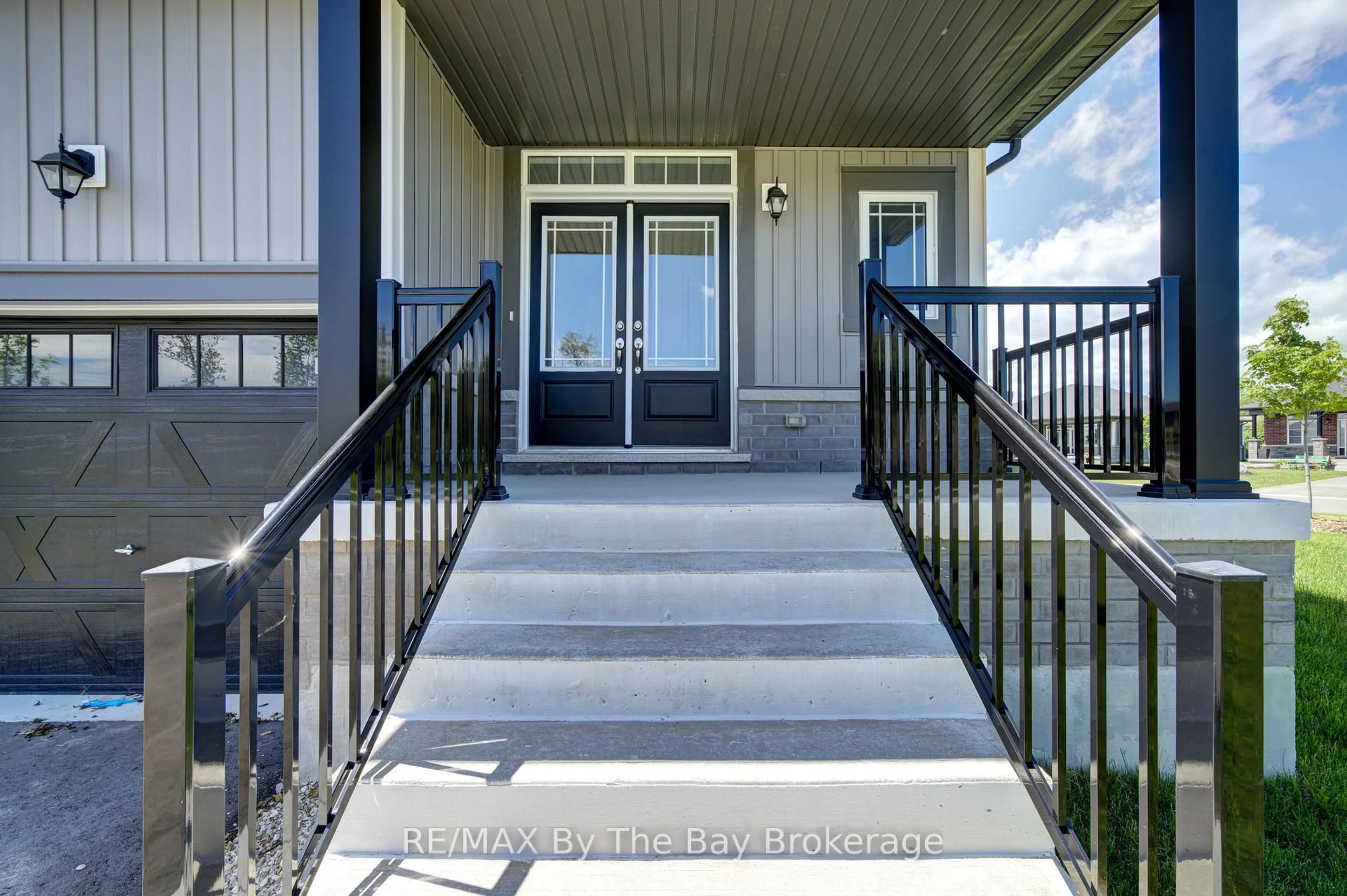 Indoor entryway for 1 Amber Dr, Wasaga Beach Ontario L9Z 0R9