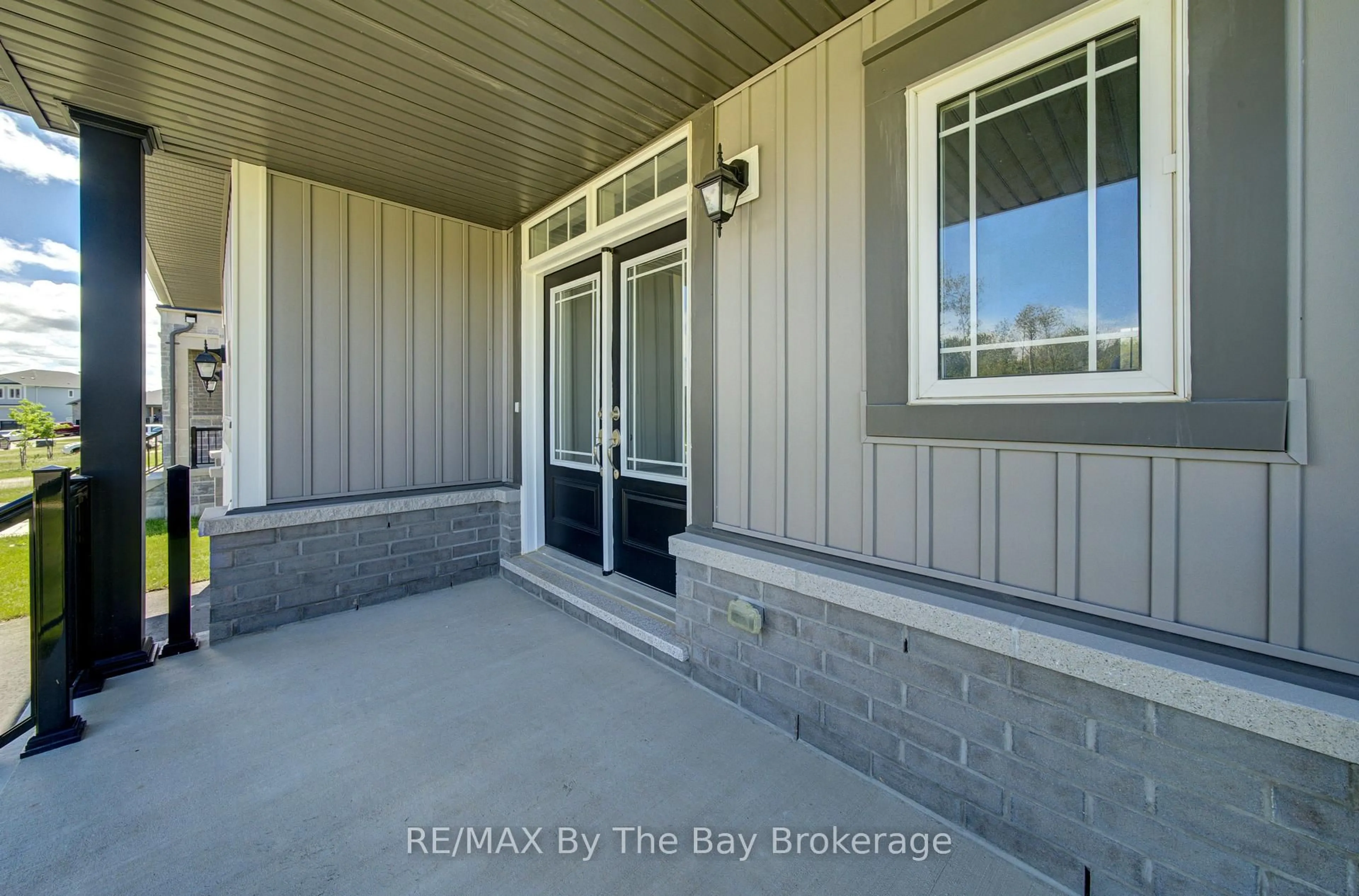 Indoor entryway for 1 Amber Dr, Wasaga Beach Ontario L9Z 0R9