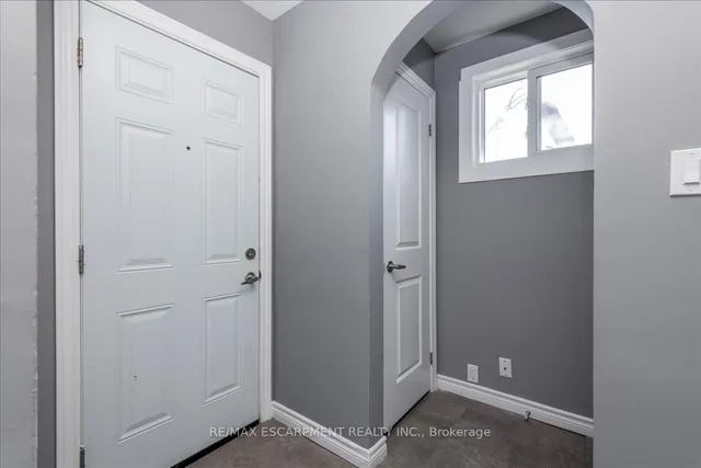 210 Owen St #1, #2, #3, Barrie 3