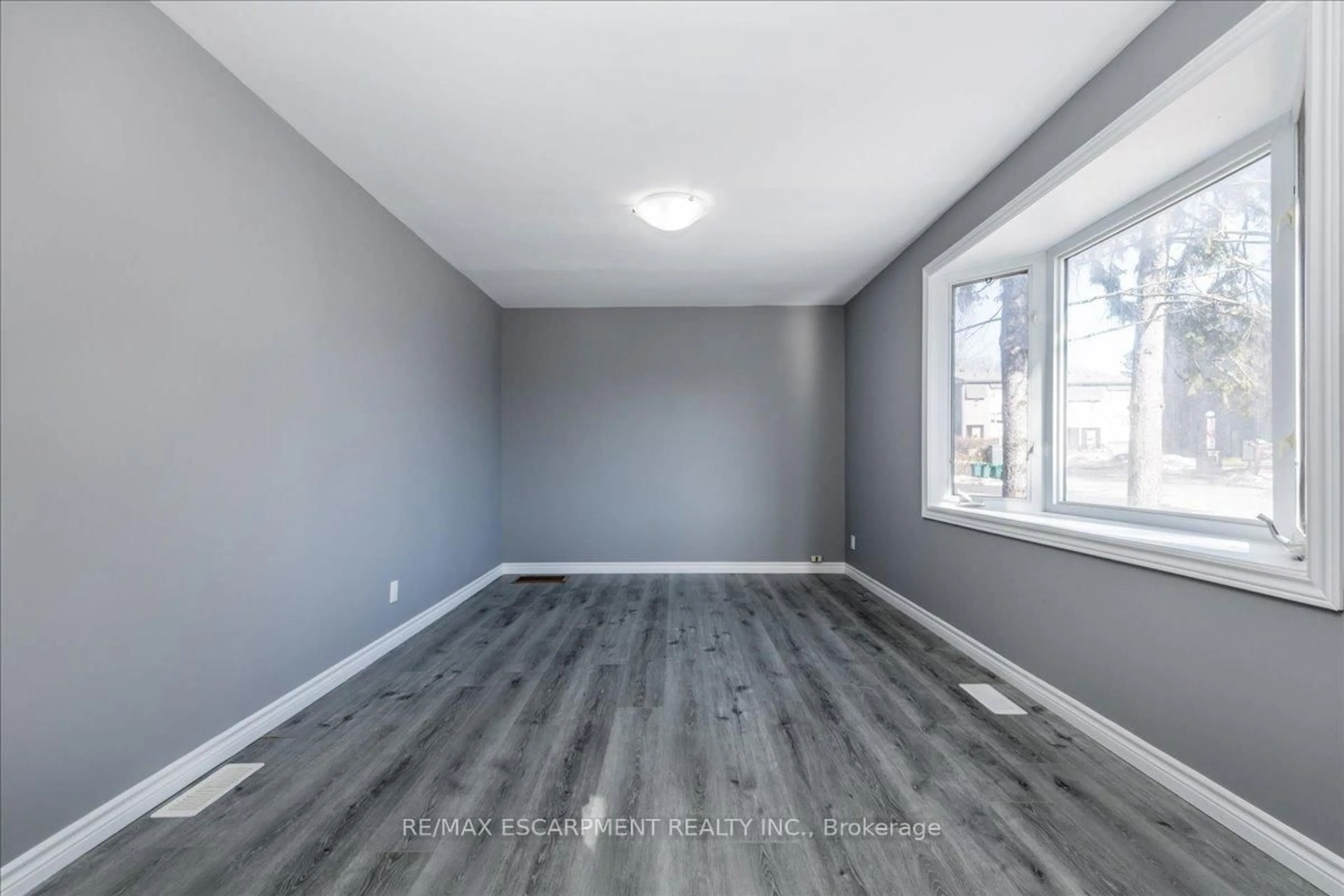 A pic of a room for 210 Owen St ##1, #2, #3, Barrie Ontario L4M 3J2