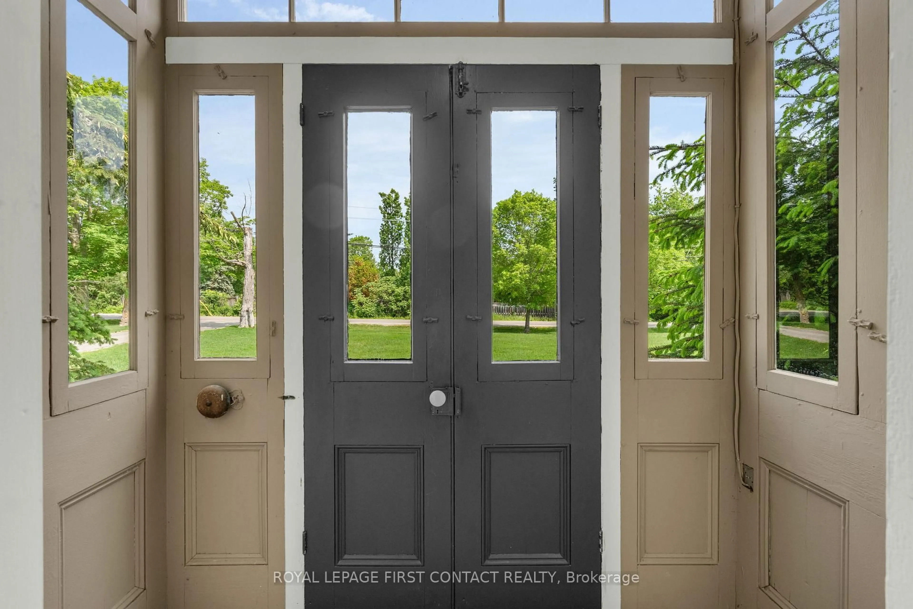 Indoor entryway for 311 Tollendal Mill Rd, Barrie Ontario L4N 7S6