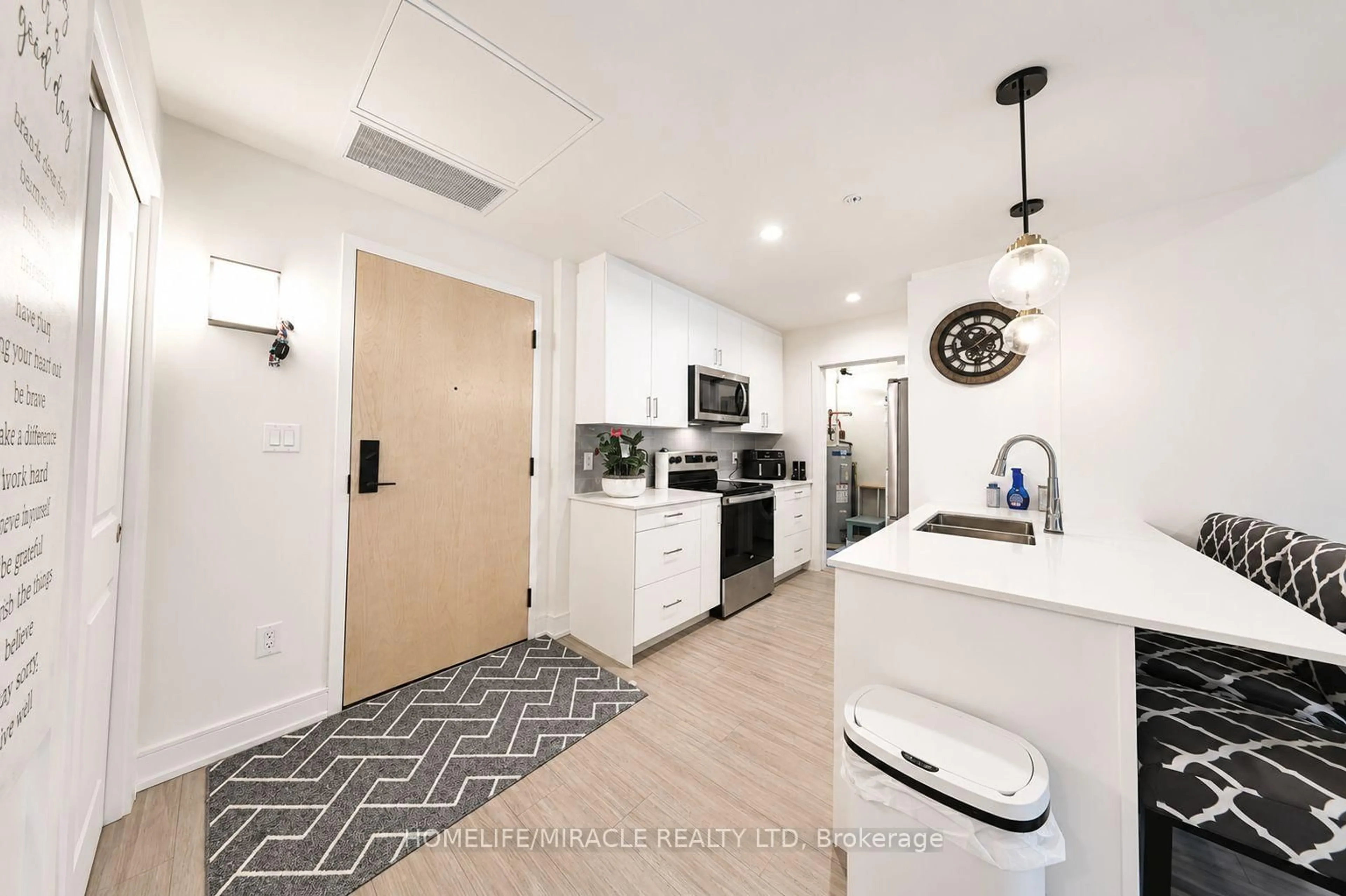 Open concept kitchen, ceramic/tile floor for 121 Mary St #322, Clearview Ontario L0M 1G0