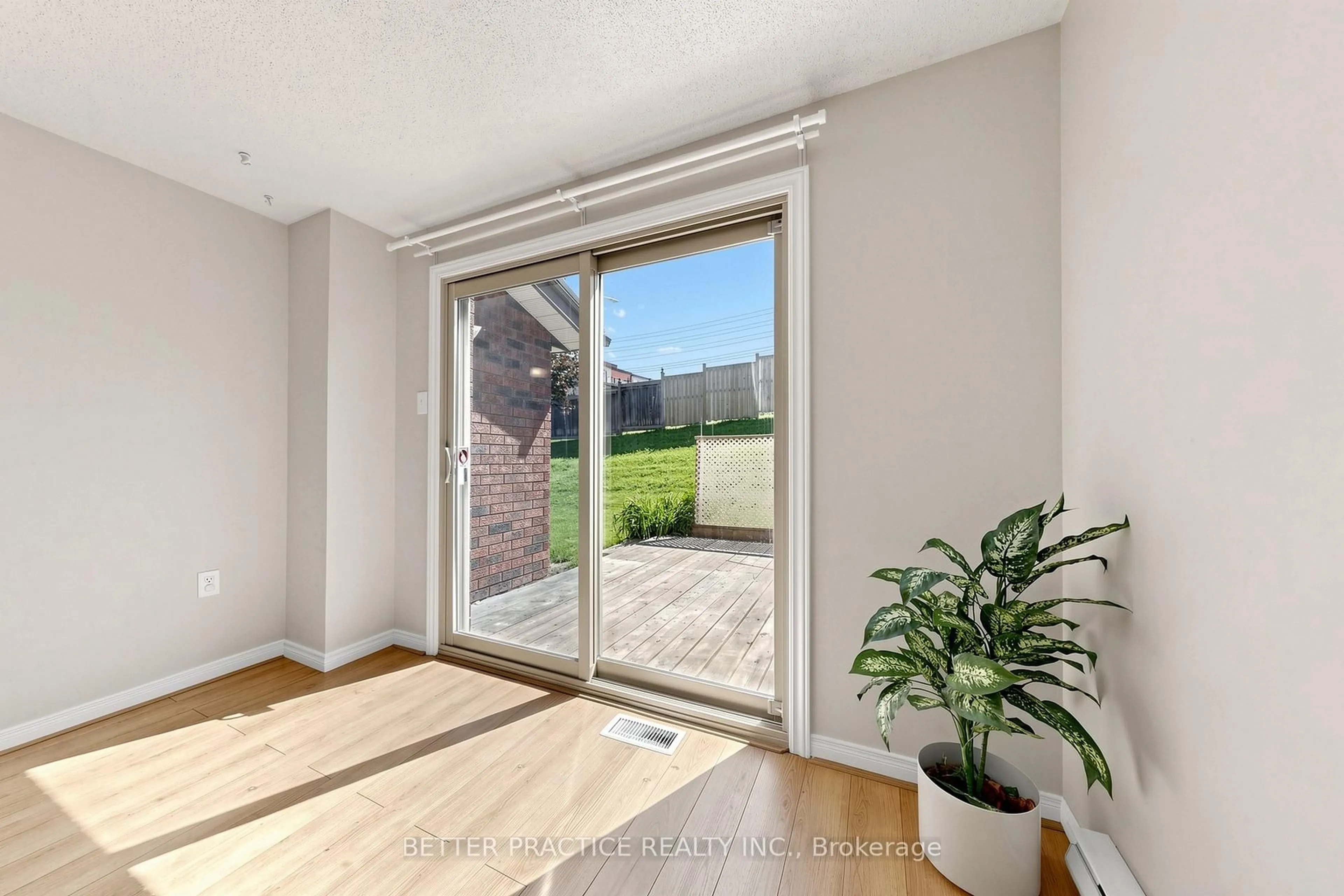 Indoor entryway for 19 Sawmill Rd, Barrie Ontario L4N 6X3