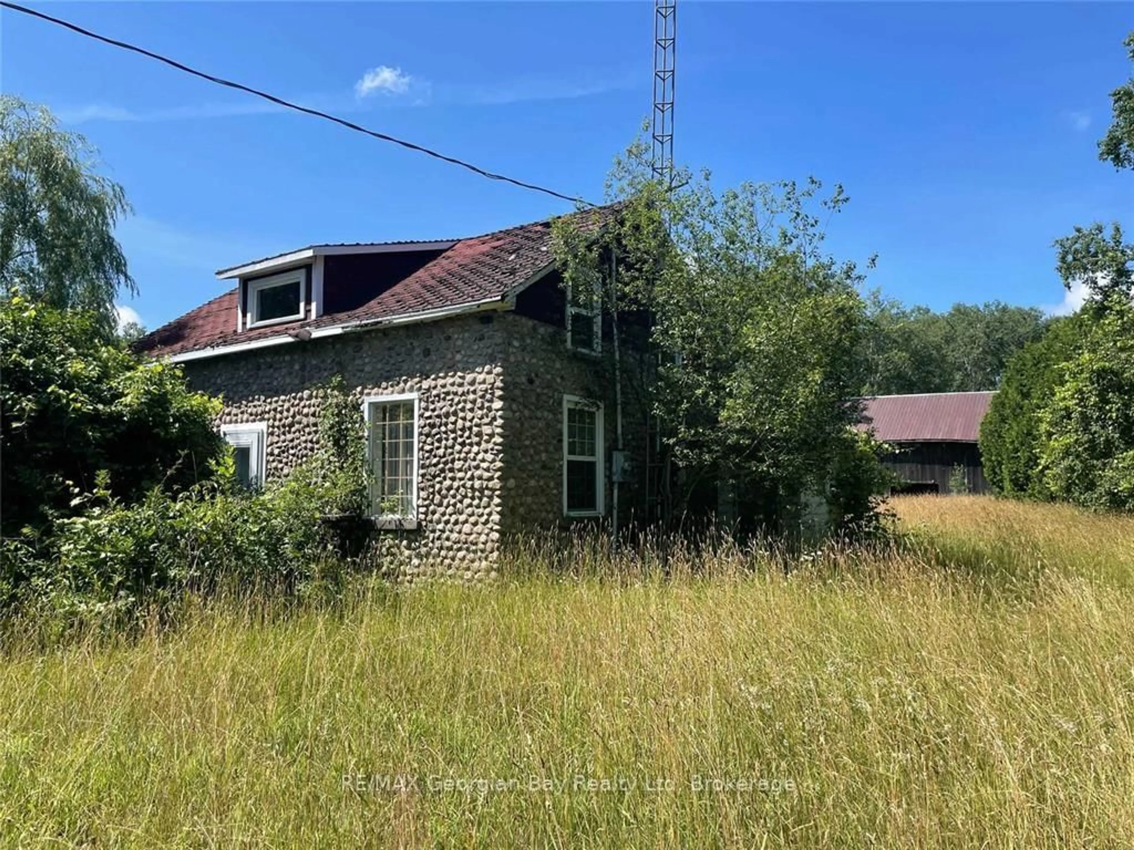 A pic from outside/outdoor area/front of a property/back of a property/a pic from drone, building for 6950 County Rd 93 Rd, Tiny Ontario L0K 2E1