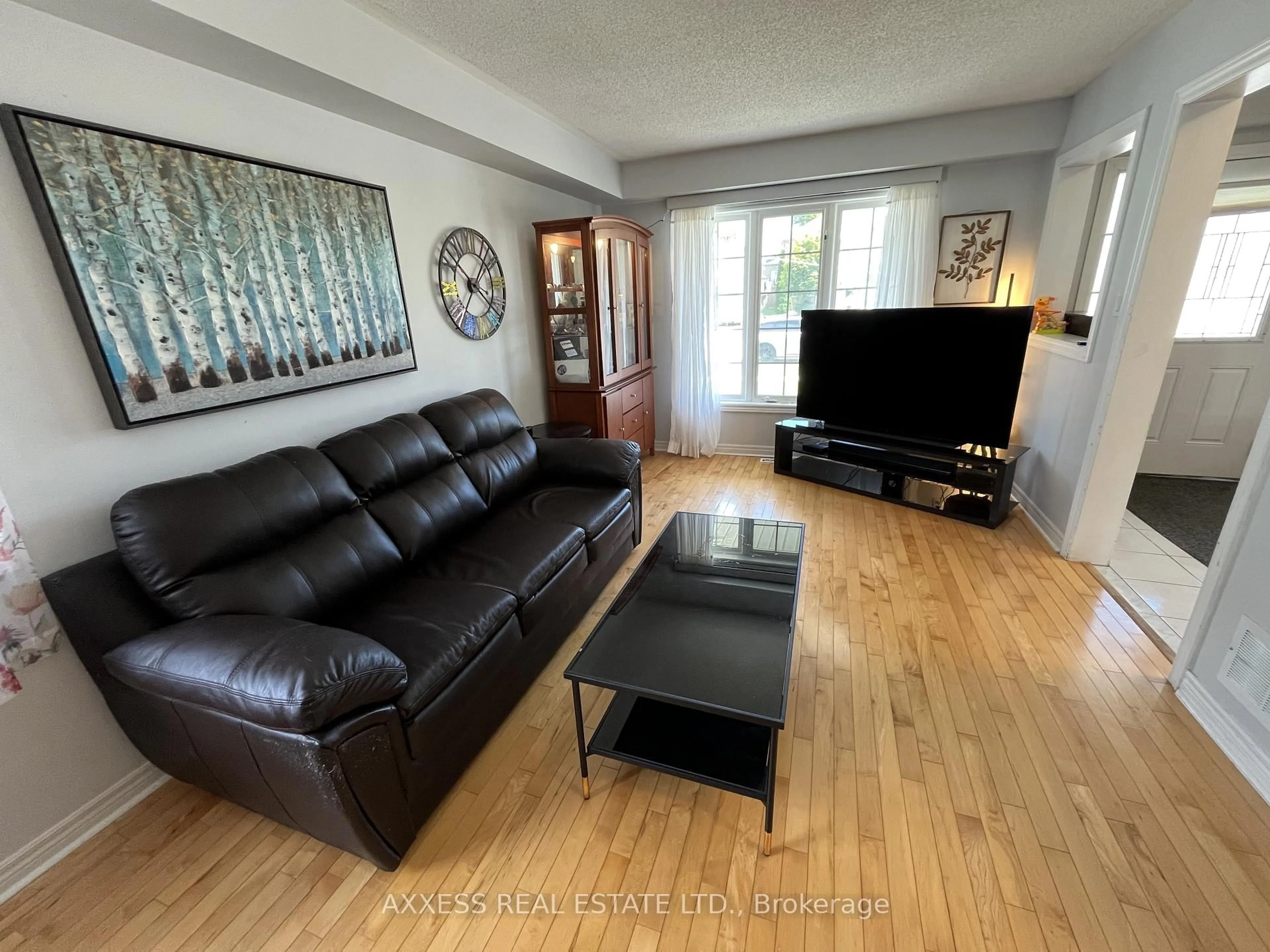 Living room with furniture, wood/laminate floor for 234 Esther Dr, Barrie Ontario L4N 0G3