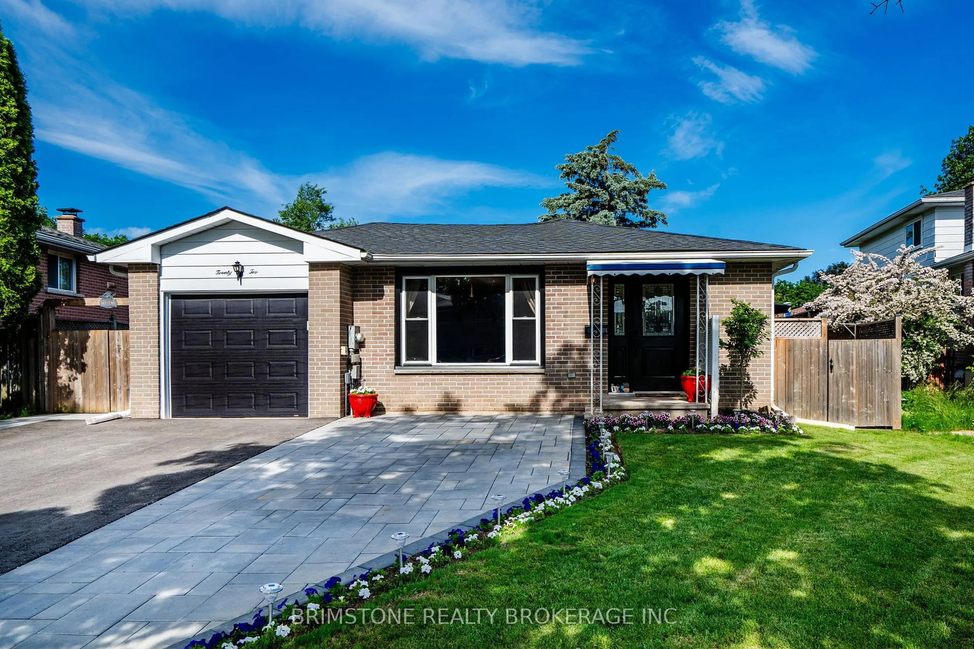 Home with brick exterior material, street for 22 Lonsdale Pl, Barrie Ontario L4M 4J1