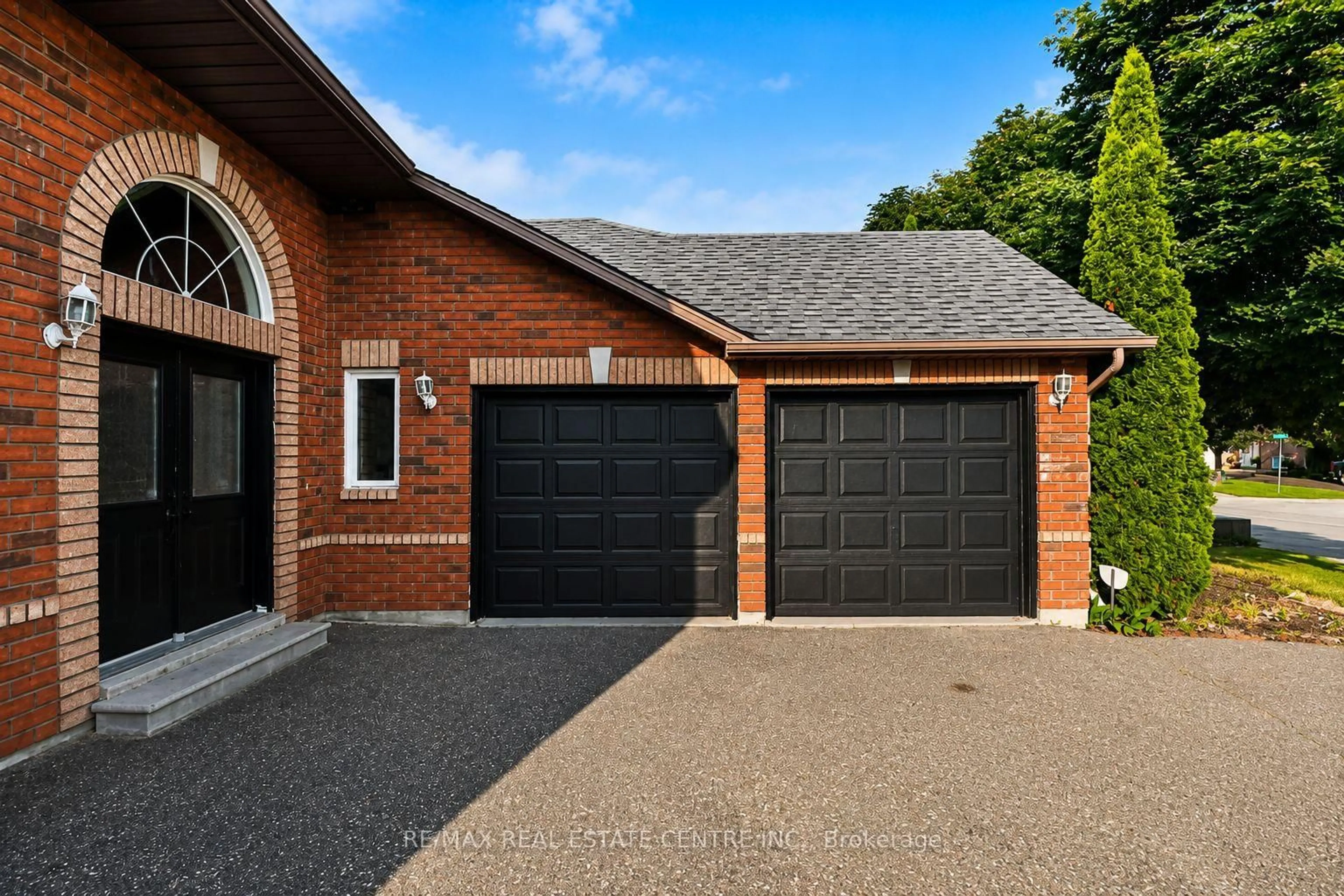 Home with brick exterior material, street for 431 Ramblewood Dr, Wasaga Beach Ontario L9Z 1P3