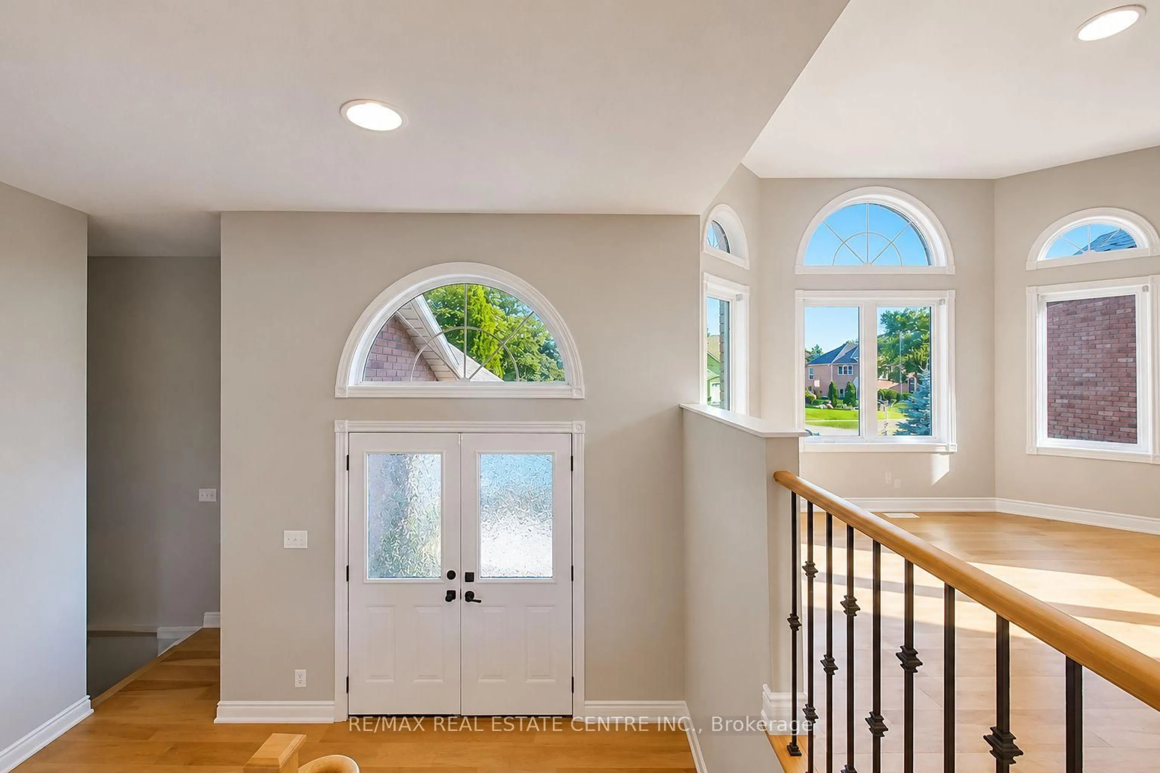 Indoor entryway for 431 Ramblewood Dr, Wasaga Beach Ontario L9Z 1P3