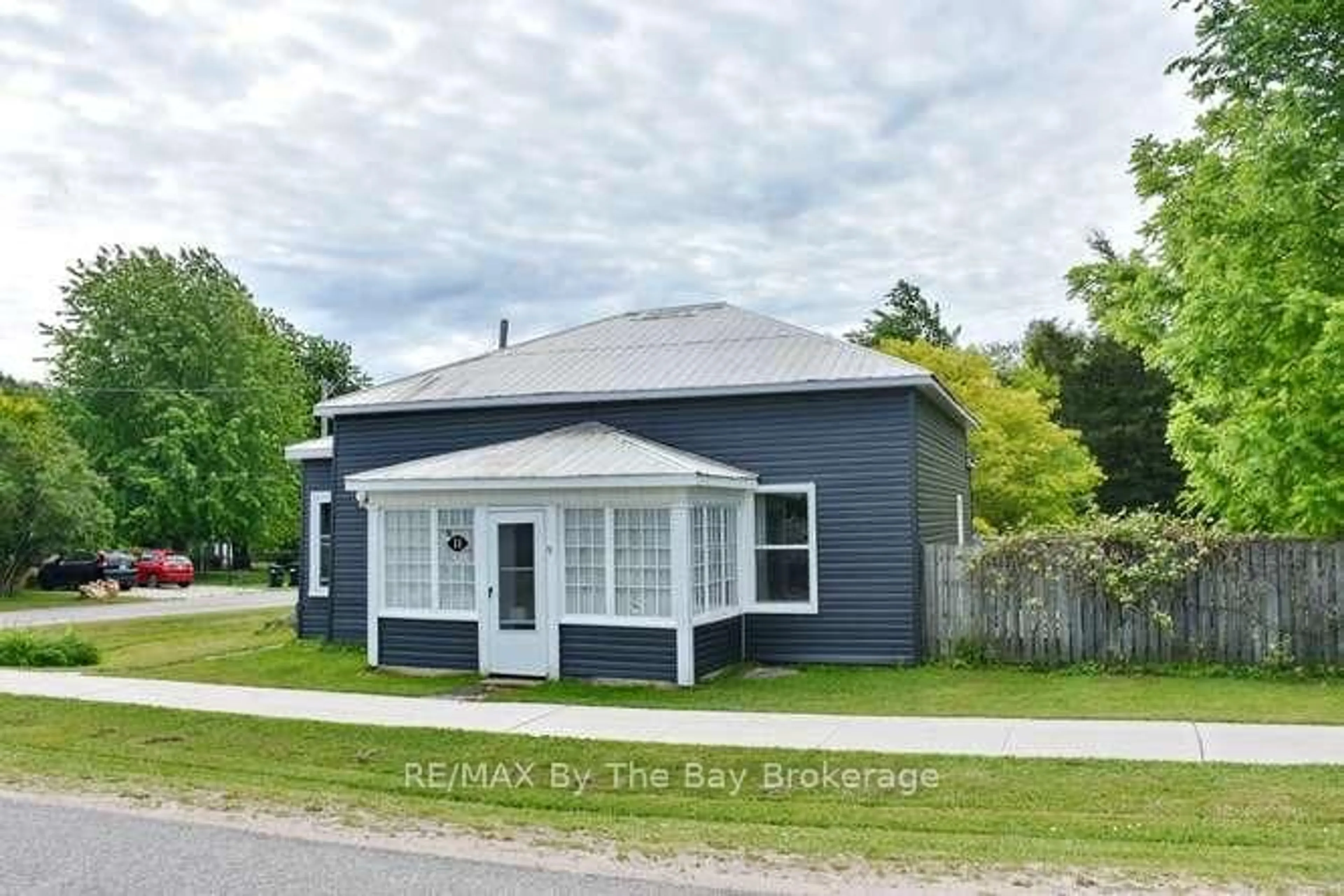 Unknown for 11 Edward St, Clearview Ontario L0M 1G0