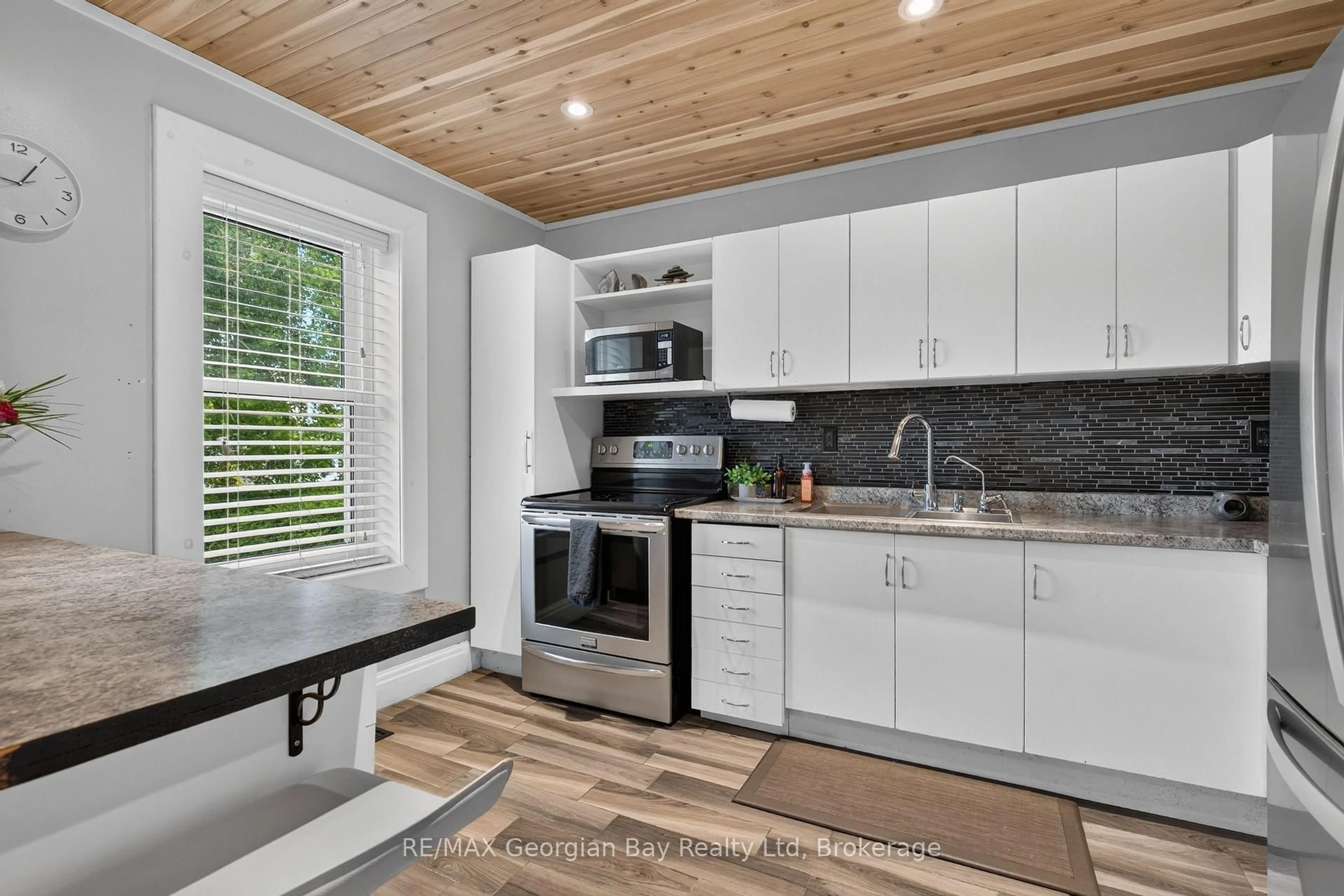 Open concept kitchen, unknown for 241 Donalda St, Midland Ontario L4R 2N4