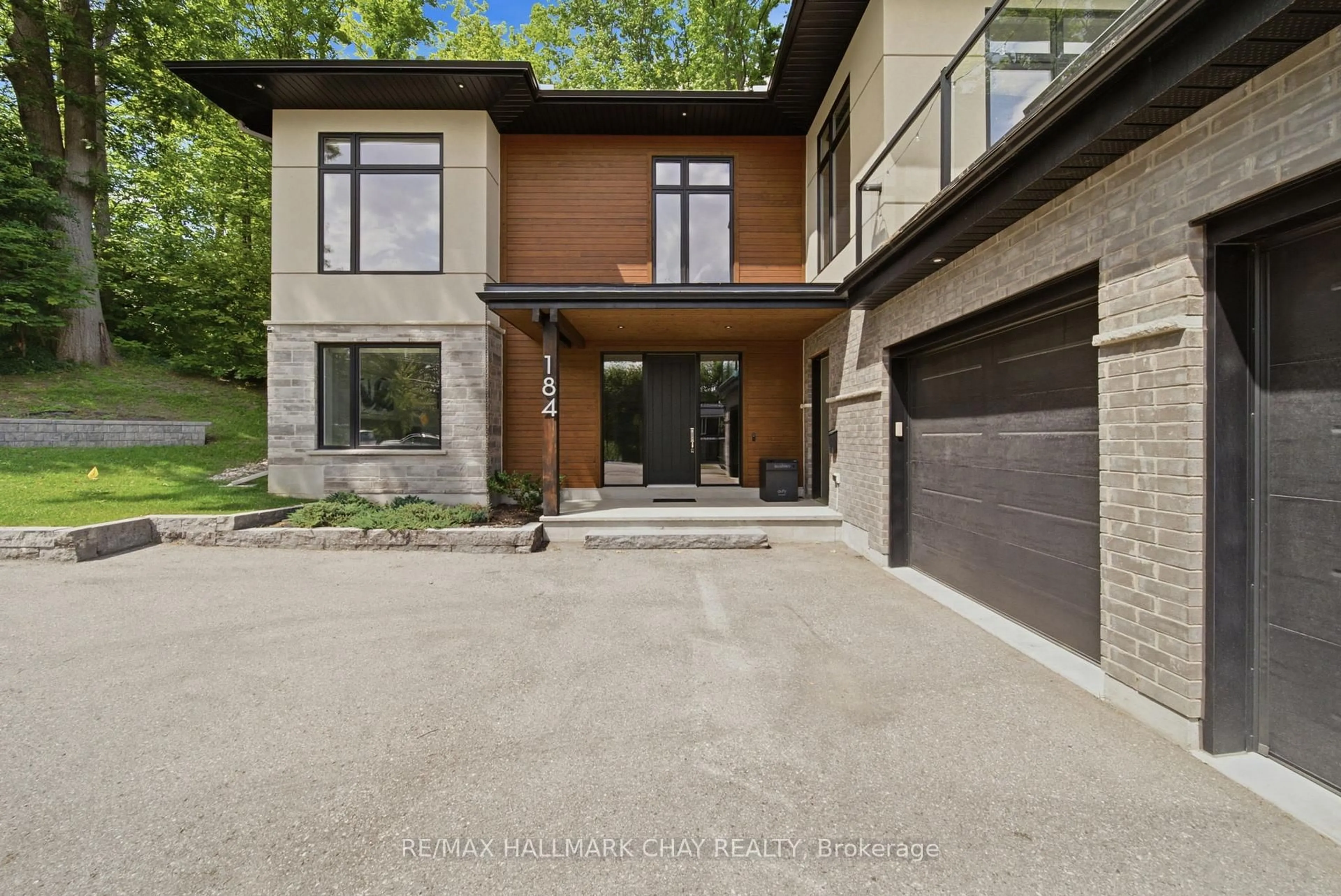 Home with brick exterior material, street for 184 Shanty Bay Rd, Barrie Ontario L4M 1E4