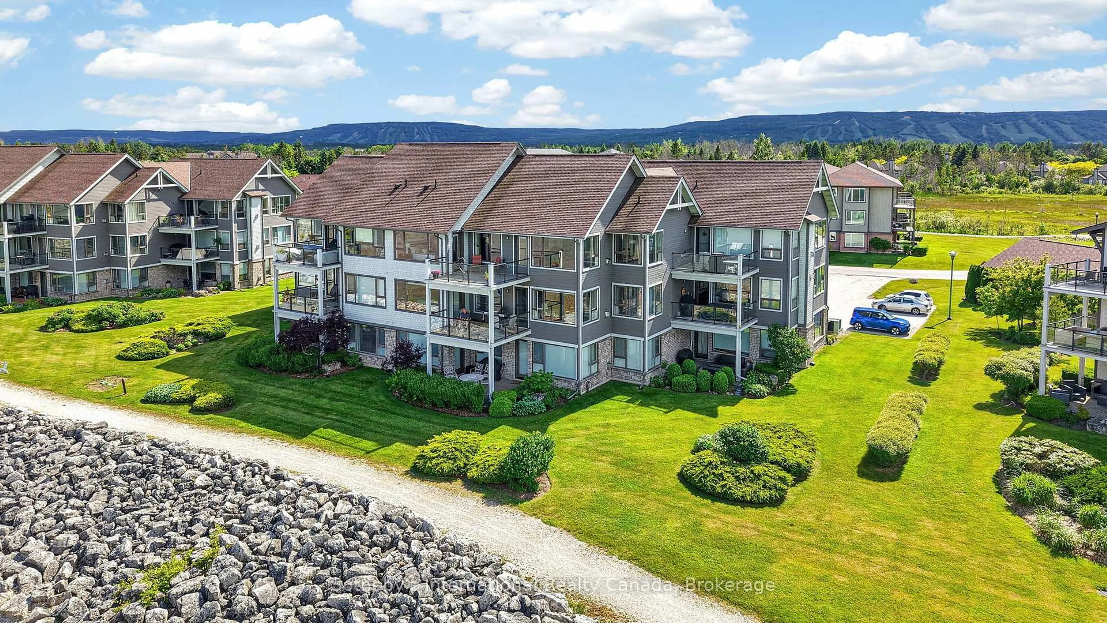 A pic from outside/outdoor area/front of a property/back of a property/a pic from drone, water/lake/river/ocean view for 541 MARINERS Way, Collingwood Ontario L9Y 5C7