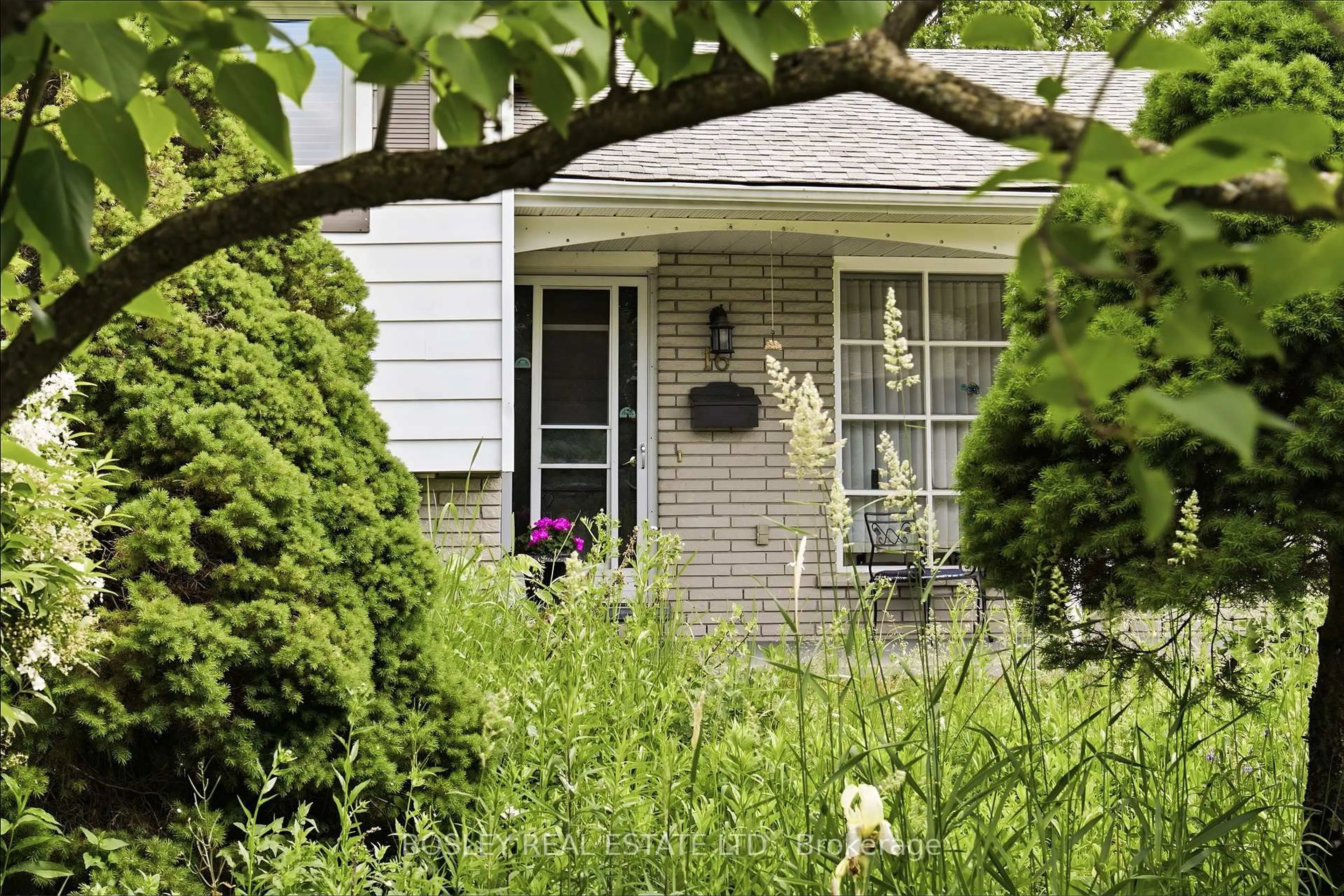 Home with vinyl exterior material, street for 16 Steel St, Barrie Ontario L4M 2E5