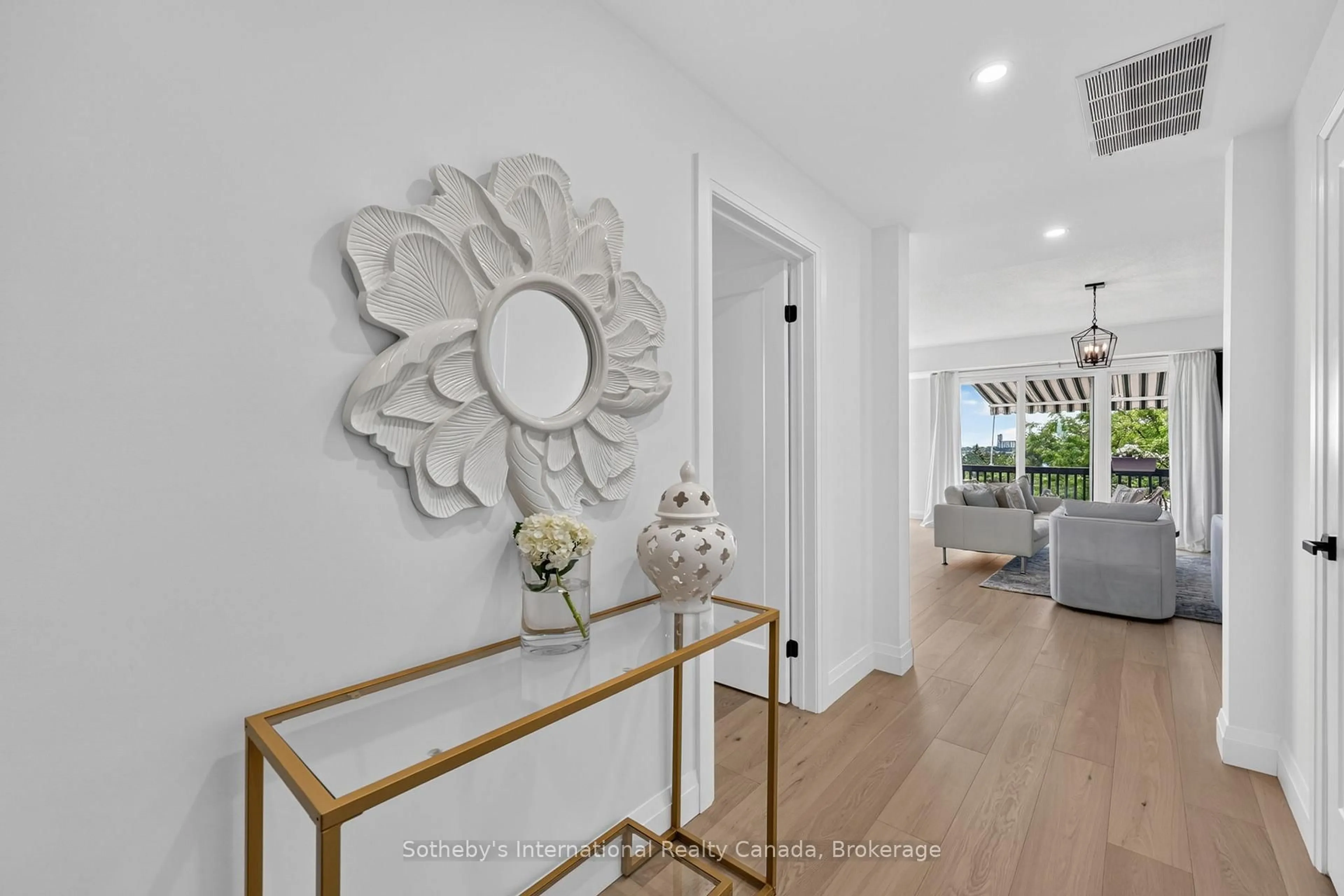 Indoor entryway for 441 Mariners Way, Collingwood Ontario L9Y 5C7
