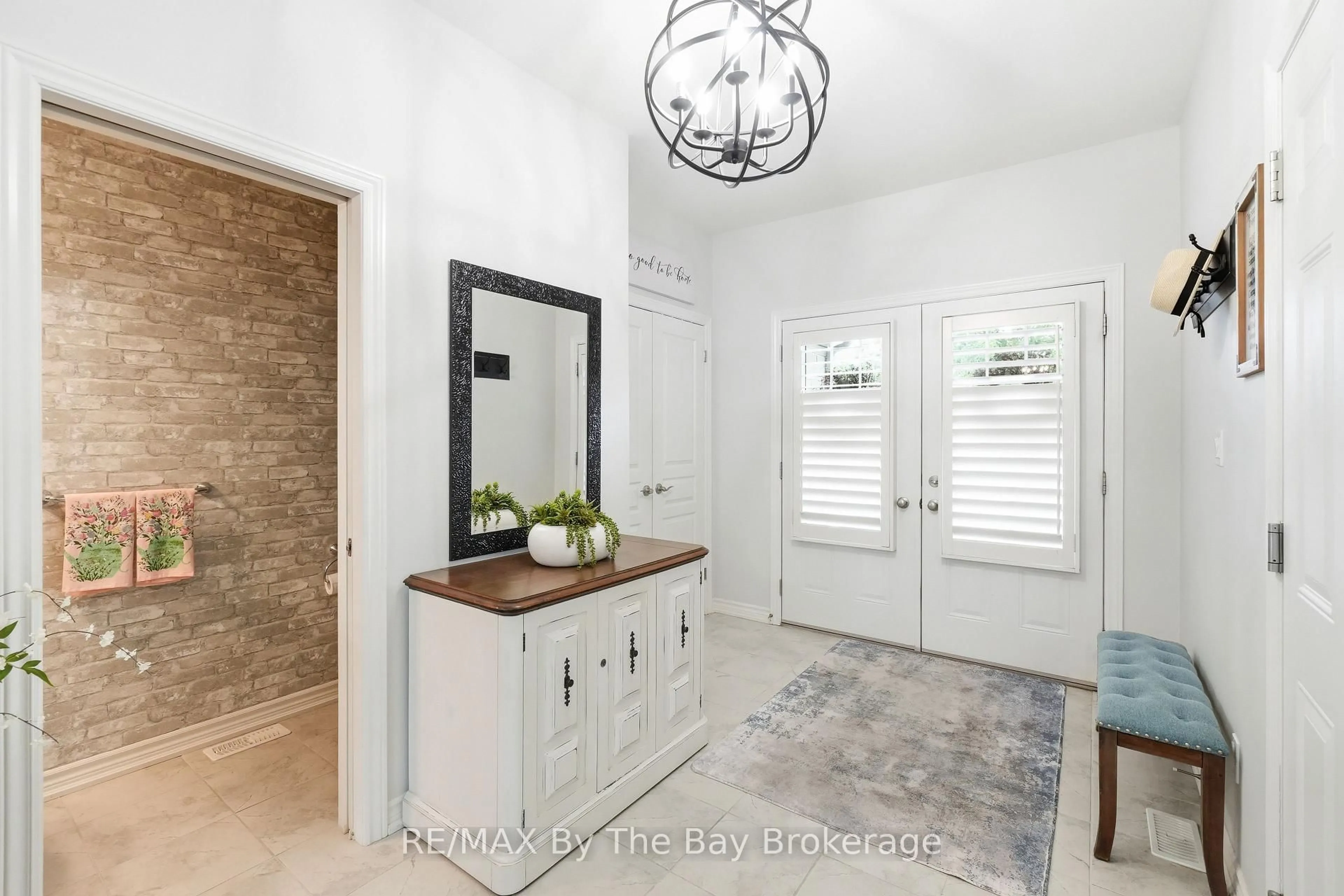 Indoor entryway for 135 Conservation Way, Collingwood Ontario L9Y 0G9
