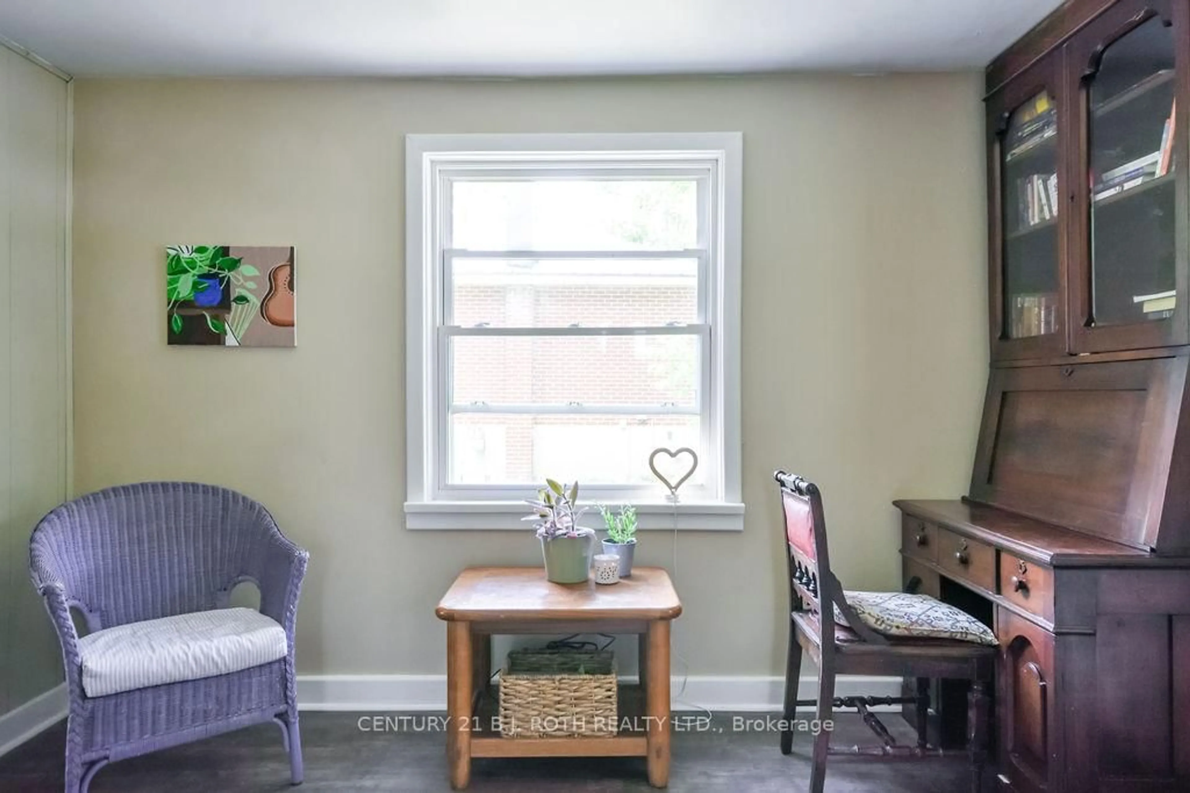 Living room with furniture, unknown for 21 BENNER St, Orillia Ontario L3V 2G6