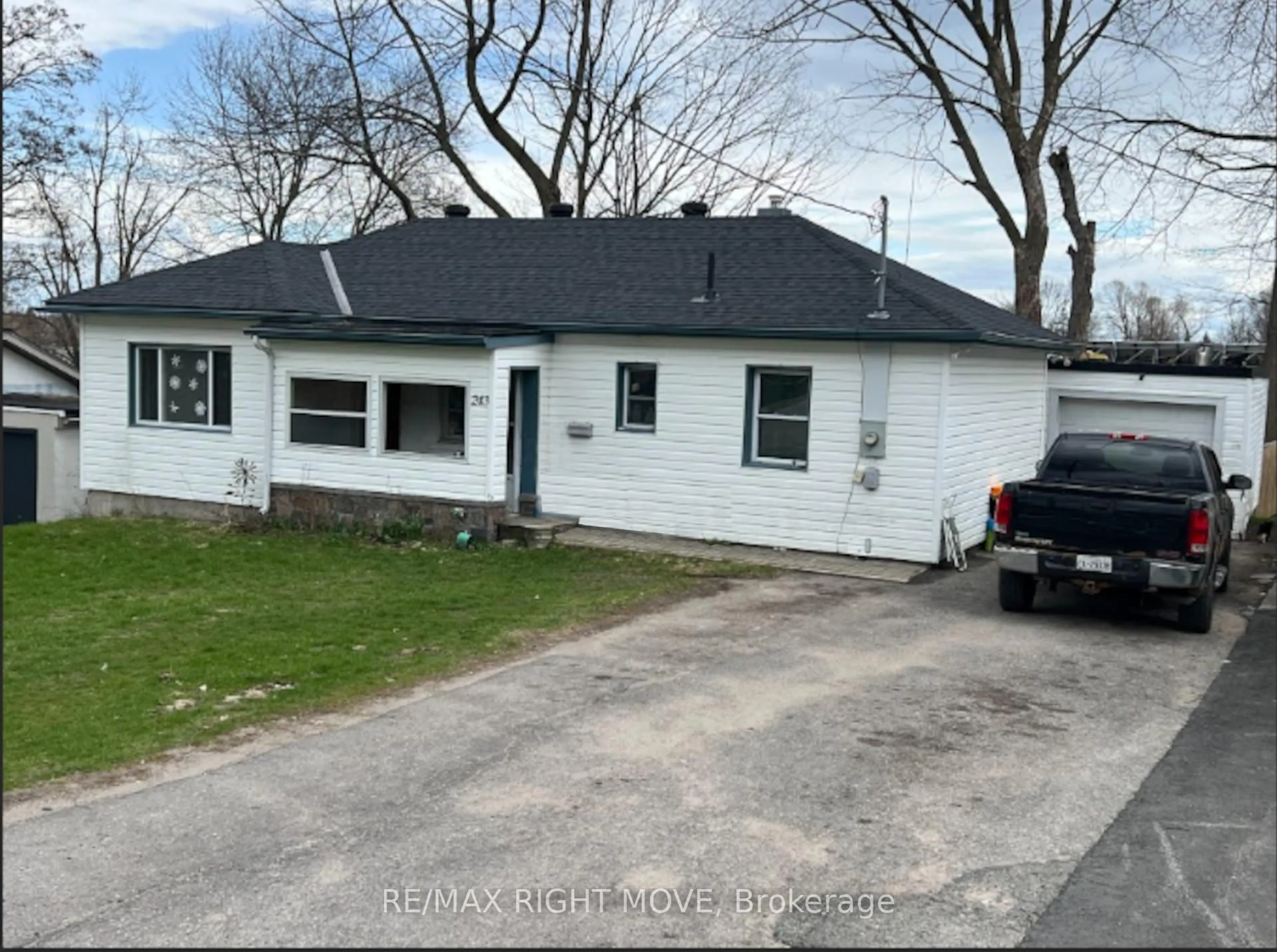 A pic from outside/outdoor area/front of a property/back of a property/a pic from drone, street for 243 Mckinnell St, Orillia Ontario L3V 2W5