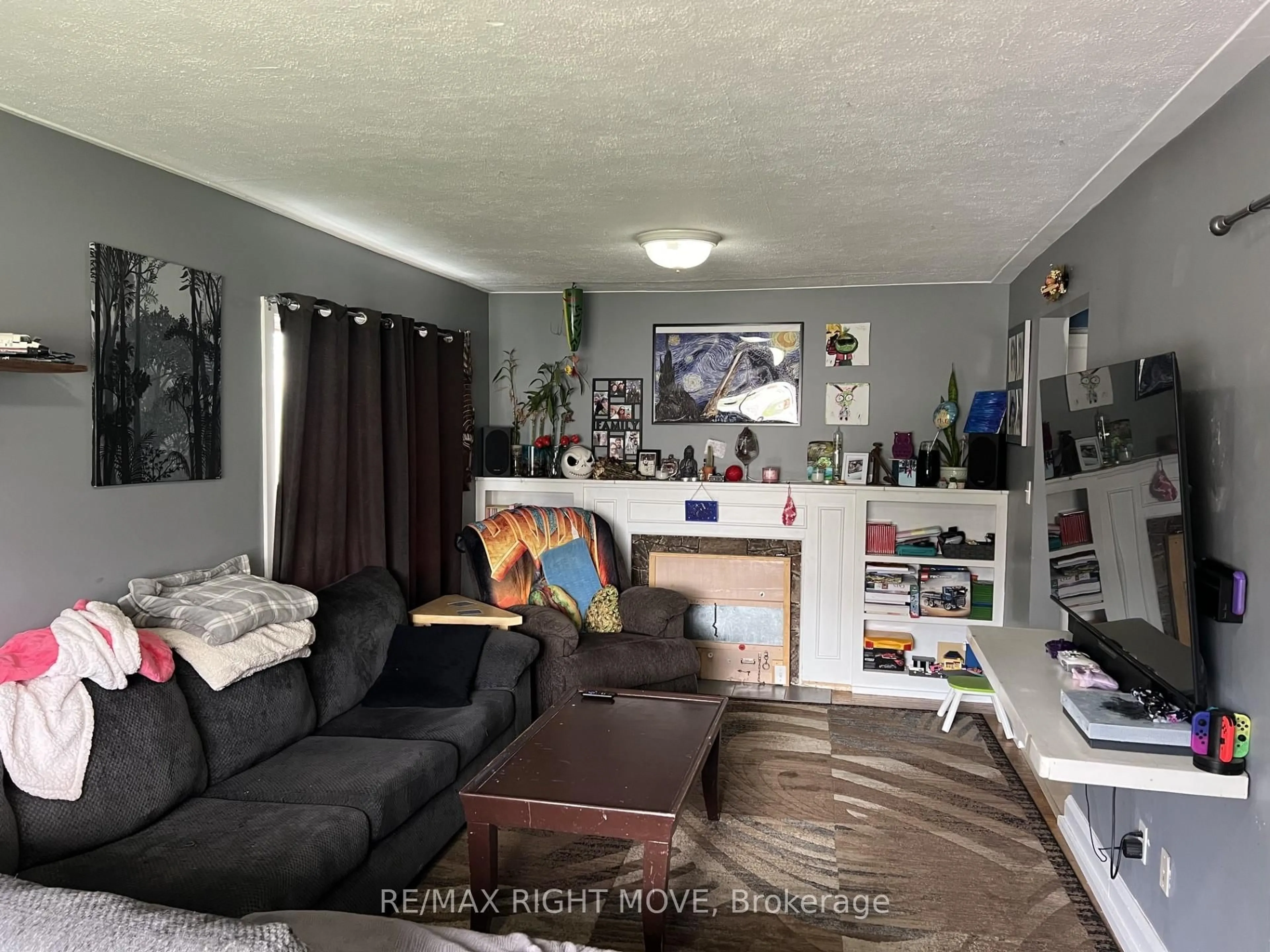 A pic of a room for 243 Mckinnell St, Orillia Ontario L3V 2W5
