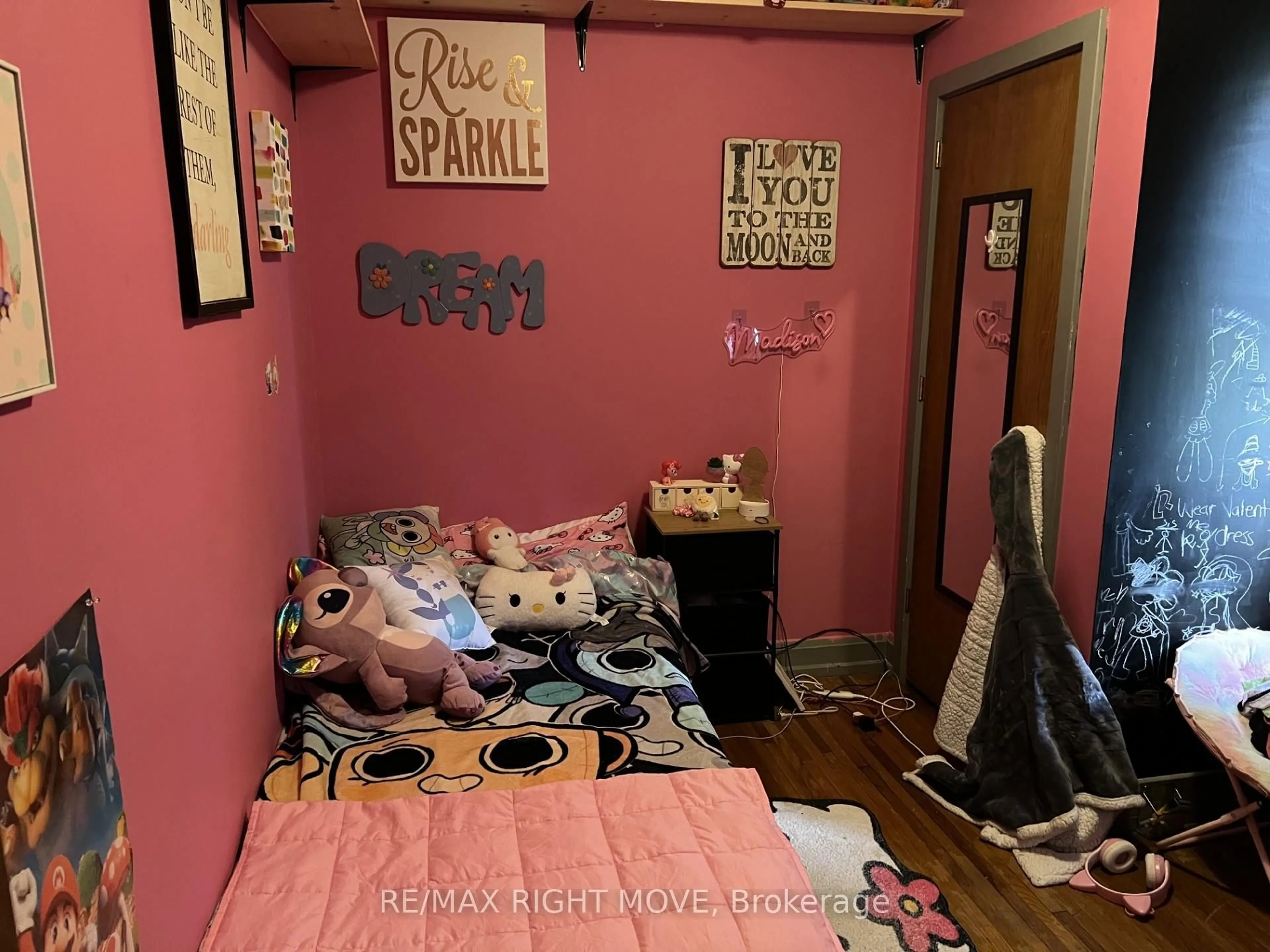 A pic of a room for 243 Mckinnell St, Orillia Ontario L3V 2W5
