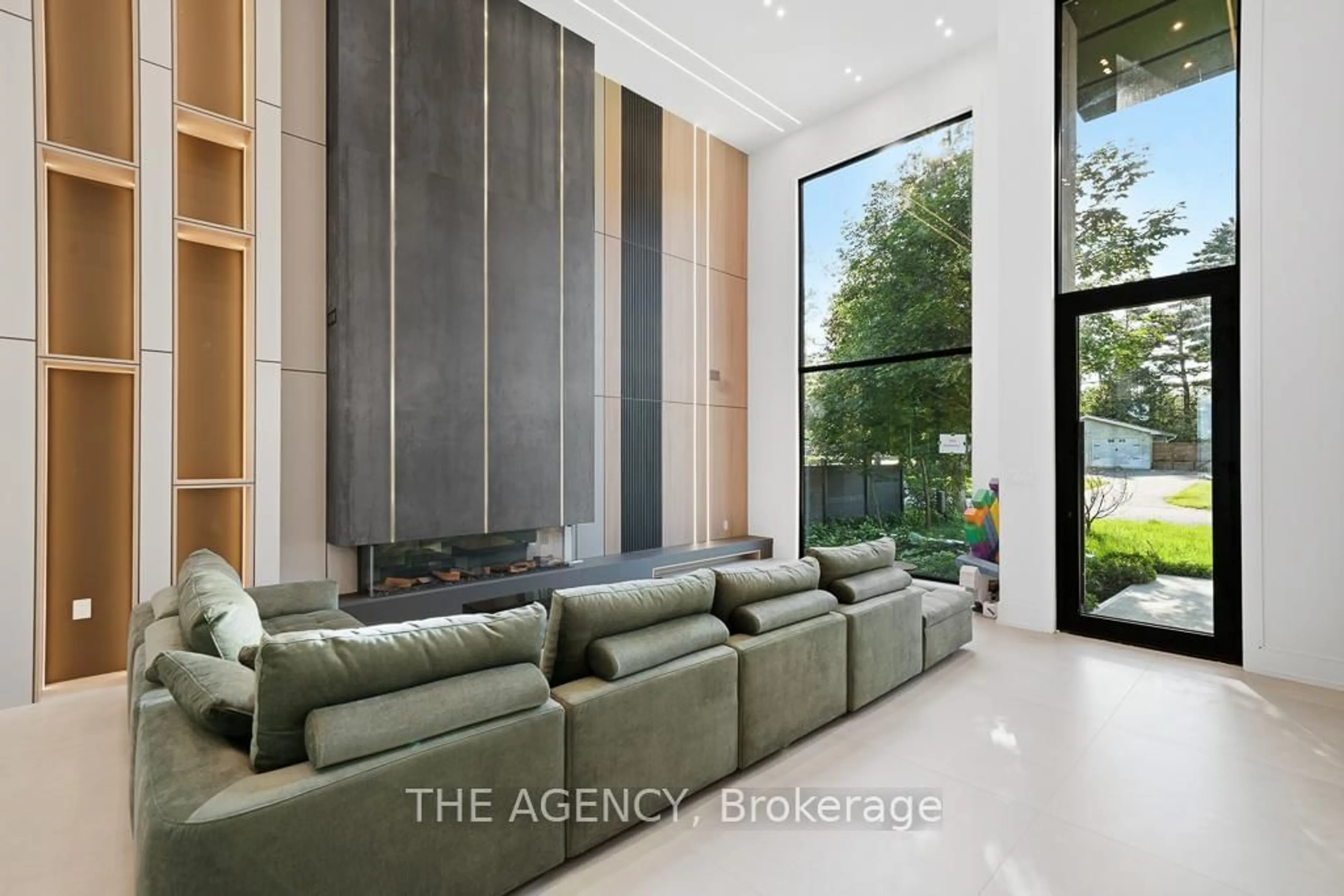 Lobby for 2707 Lakeside Dr, Severn Ontario L0K 1G0