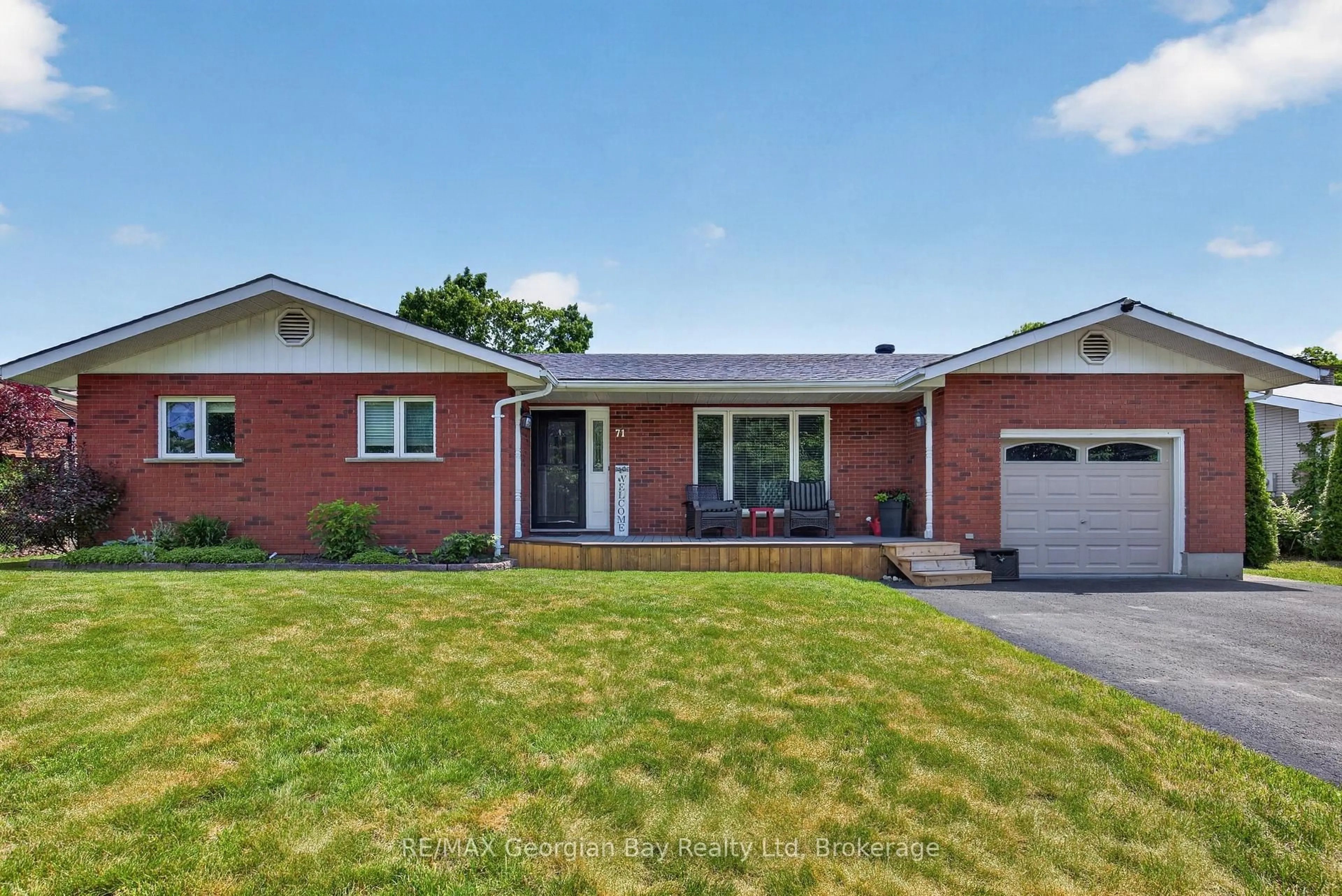 Home with brick exterior material, street for 71 Lorne Ave, Penetanguishene Ontario L9M 1H8