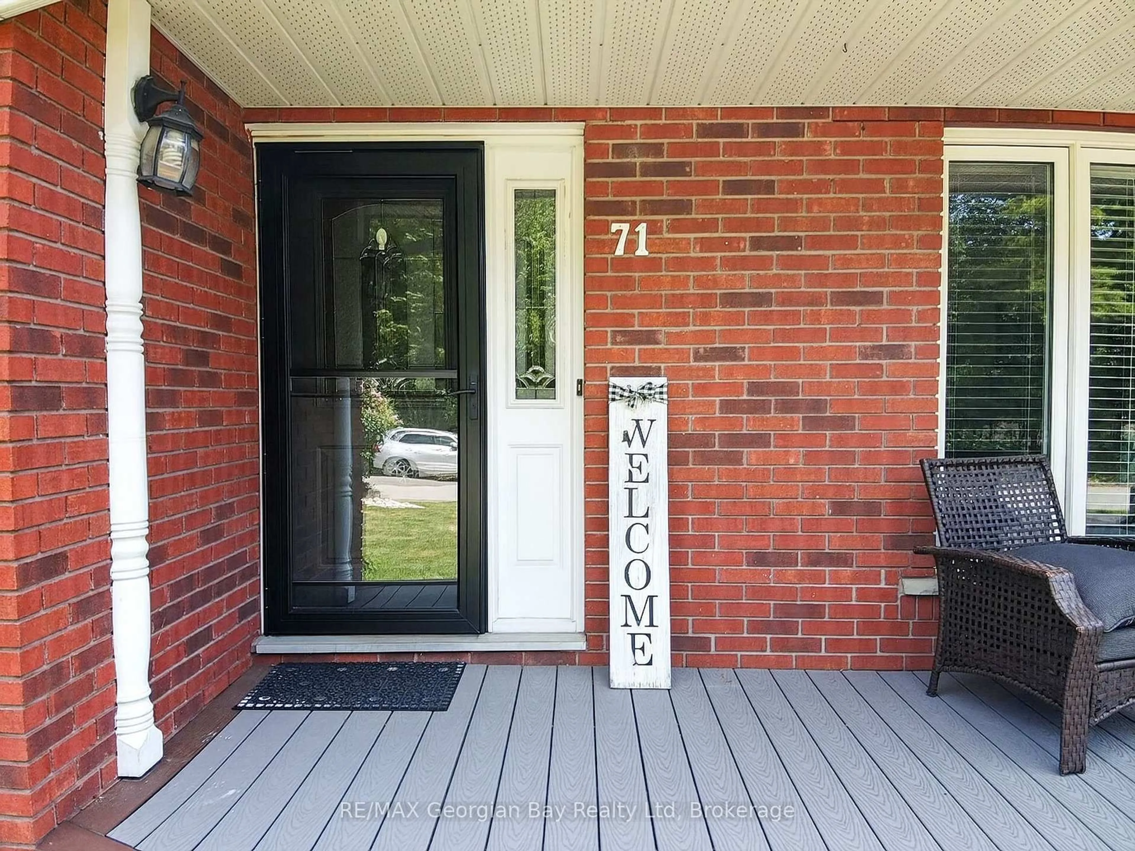 Indoor entryway for 71 Lorne Ave, Penetanguishene Ontario L9M 1H8