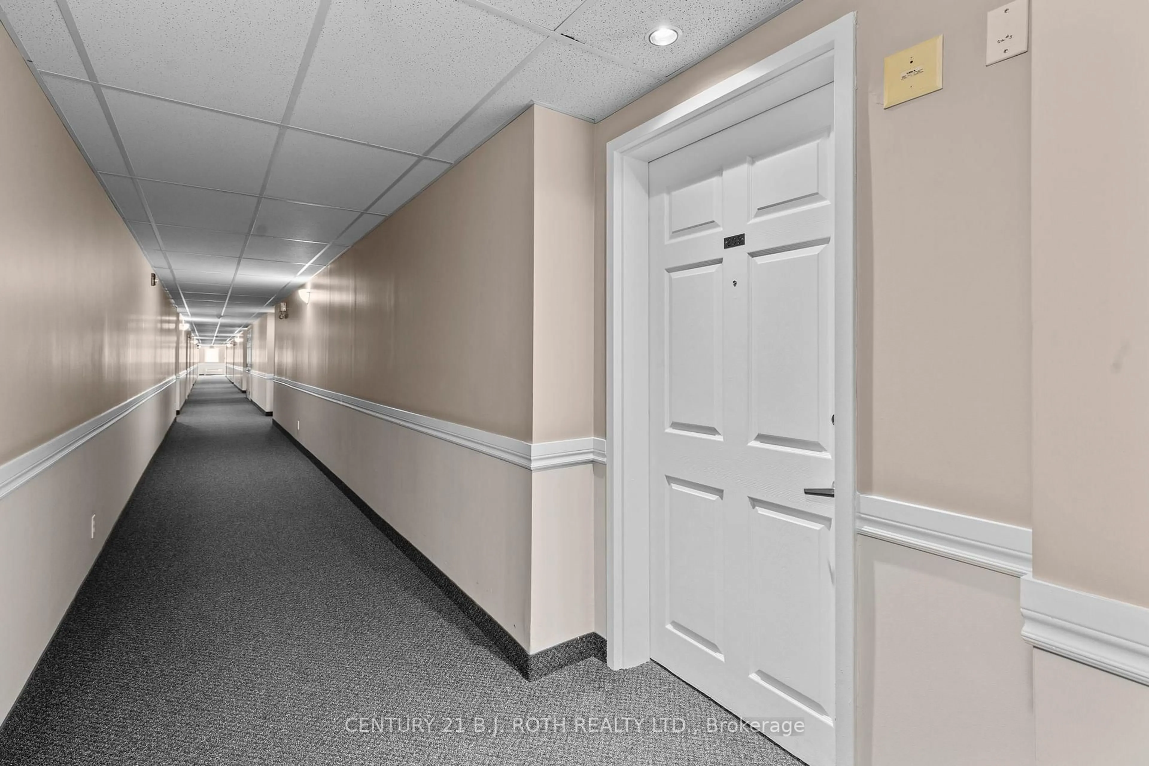 Indoor foyer for 49 Jacobs Terr #209, Barrie Ontario L4N 0W4