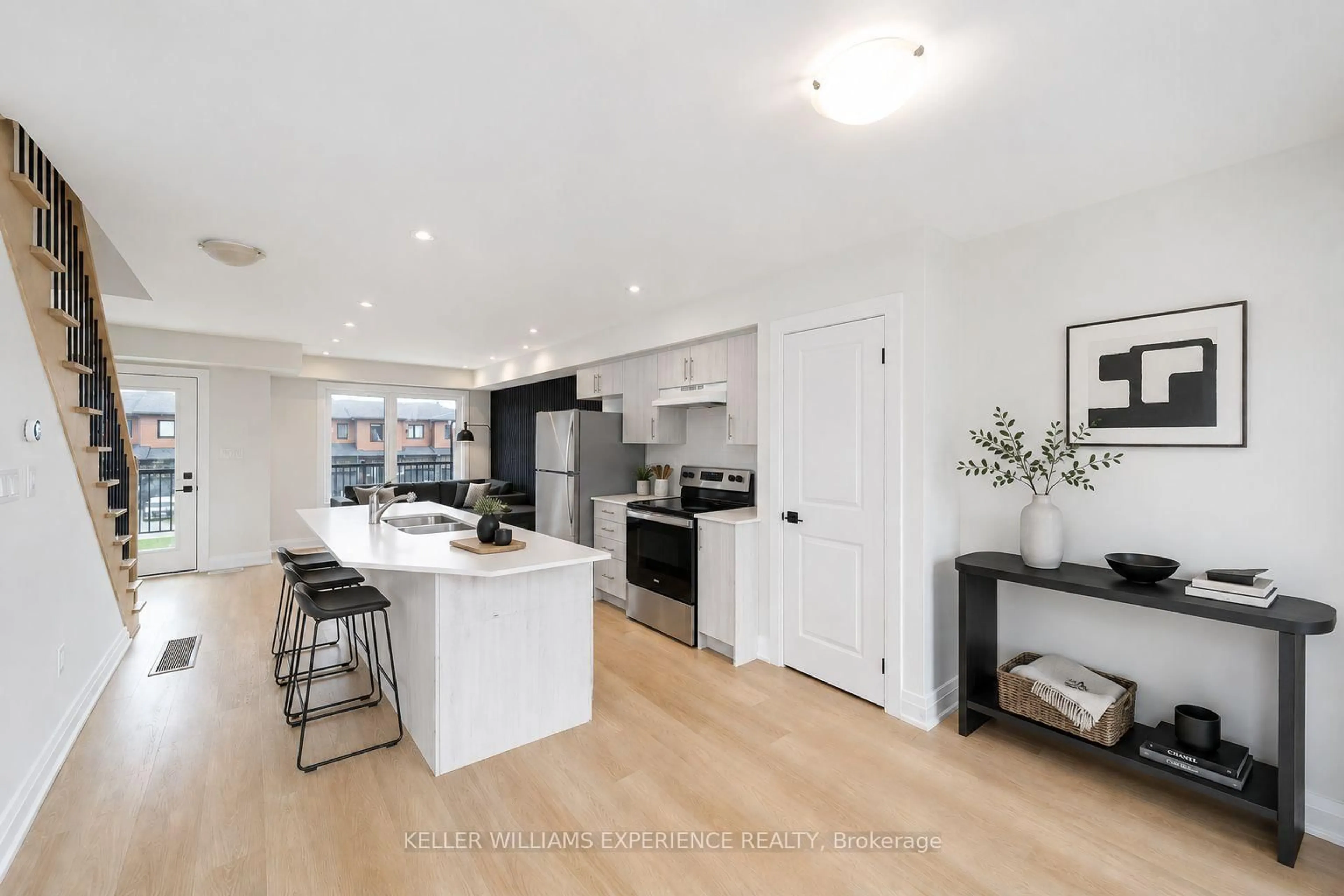 Open concept kitchen, unknown for 101 Fairlane Ave, Barrie Ontario L9J 0M5