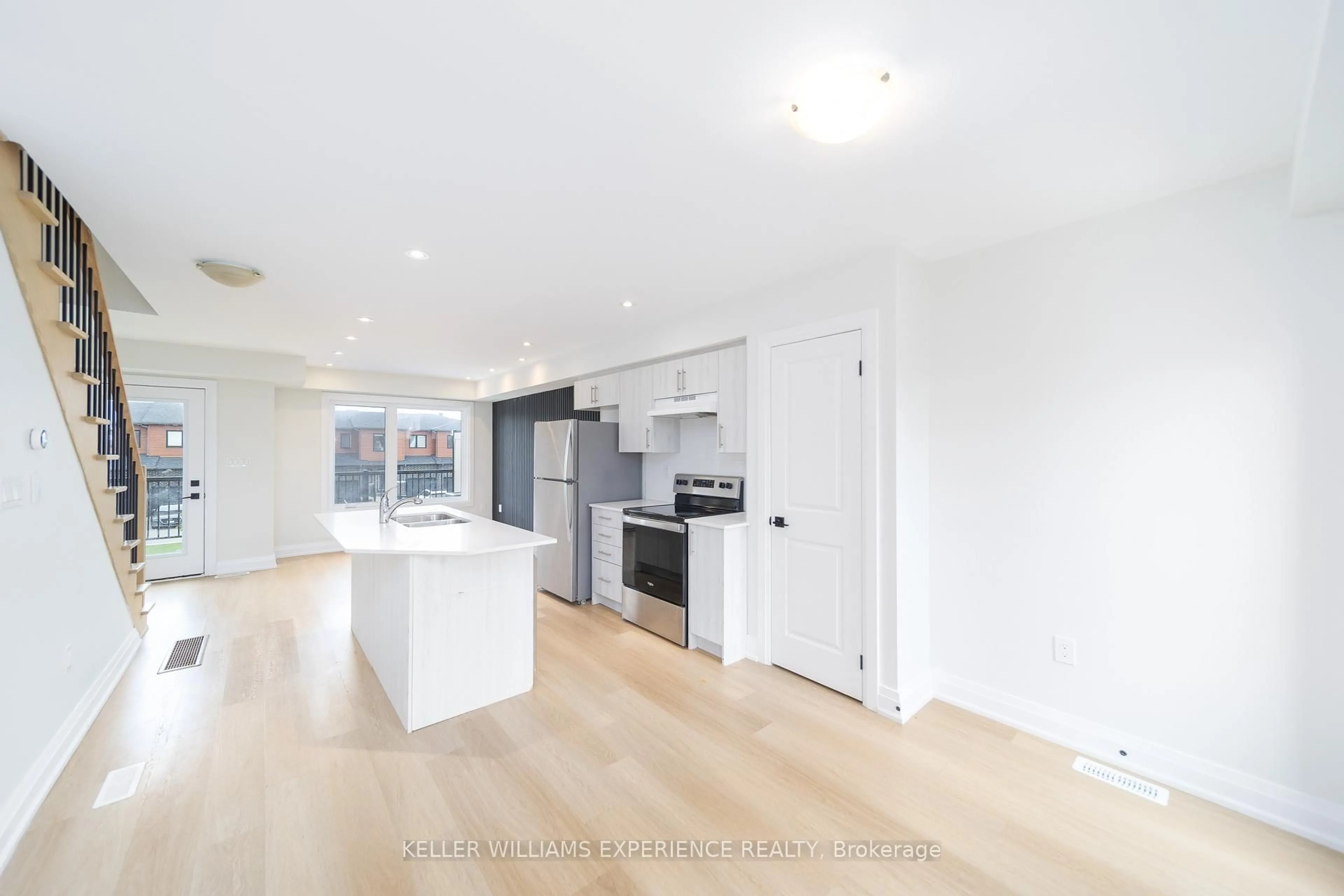 Open concept kitchen, unknown for 101 Fairlane Ave, Barrie Ontario L9J 0M5