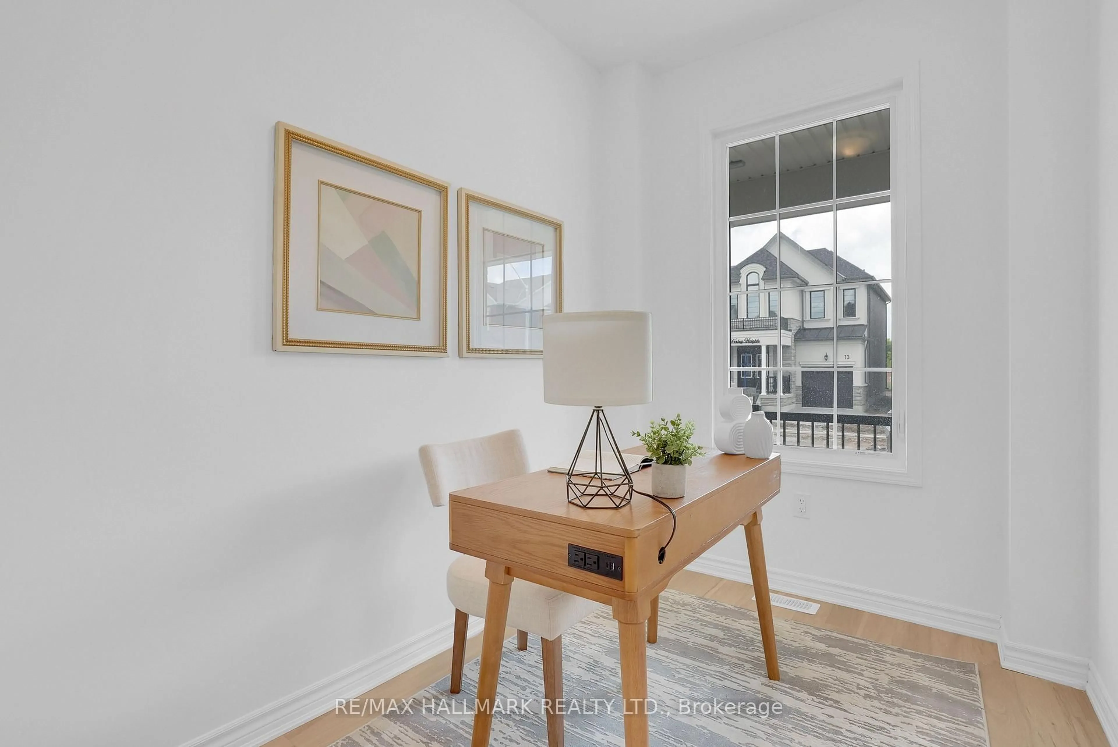 A pic of a room for 16 Foxley Hts, Barrie Ontario L9J 1A6