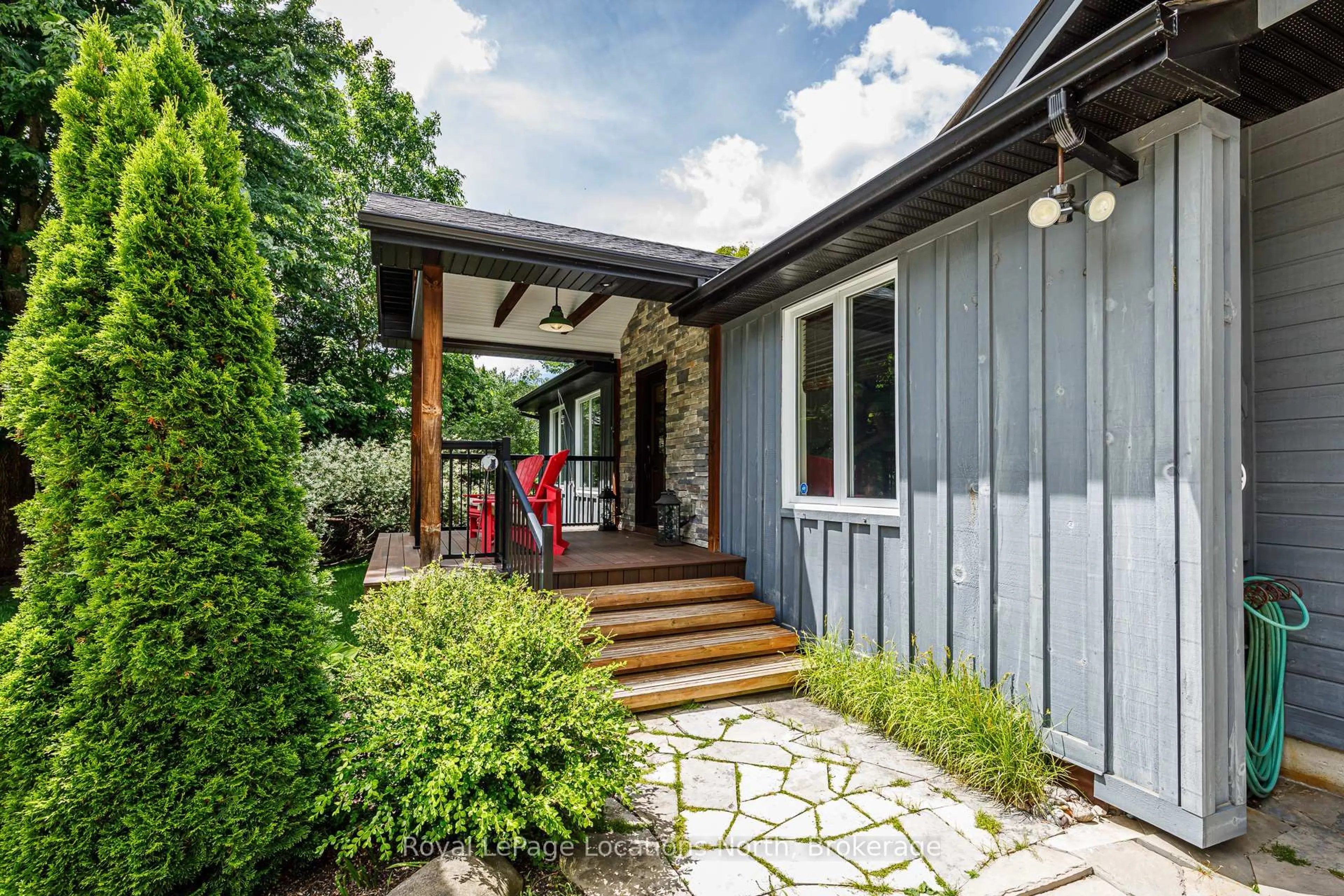 Patio, street for 8366 Poplar Sdrd, Clearview Ontario L9Y 3Y9