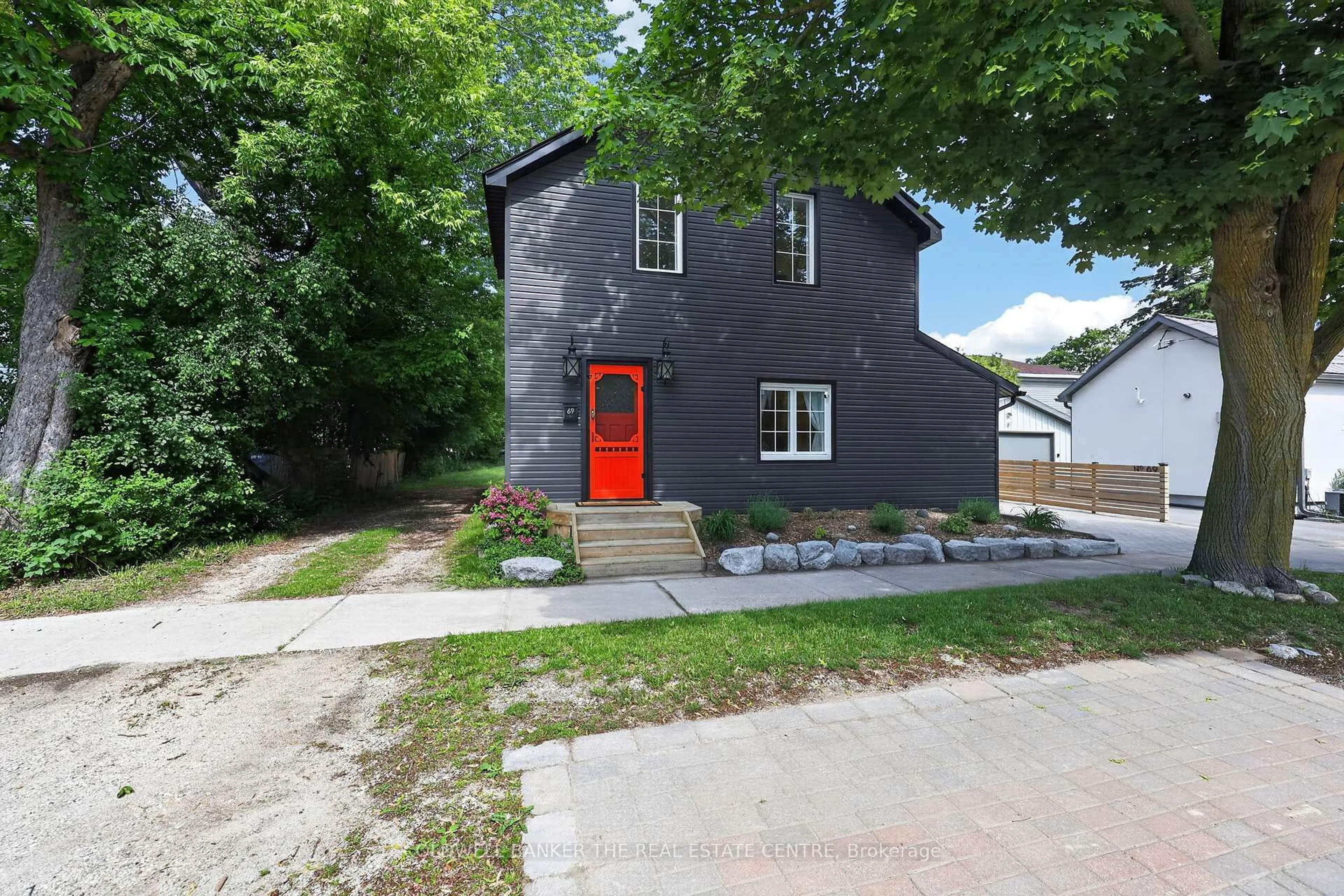 Home with brick exterior material, street for 69 Beech St, Collingwood Ontario L9Y 2T1