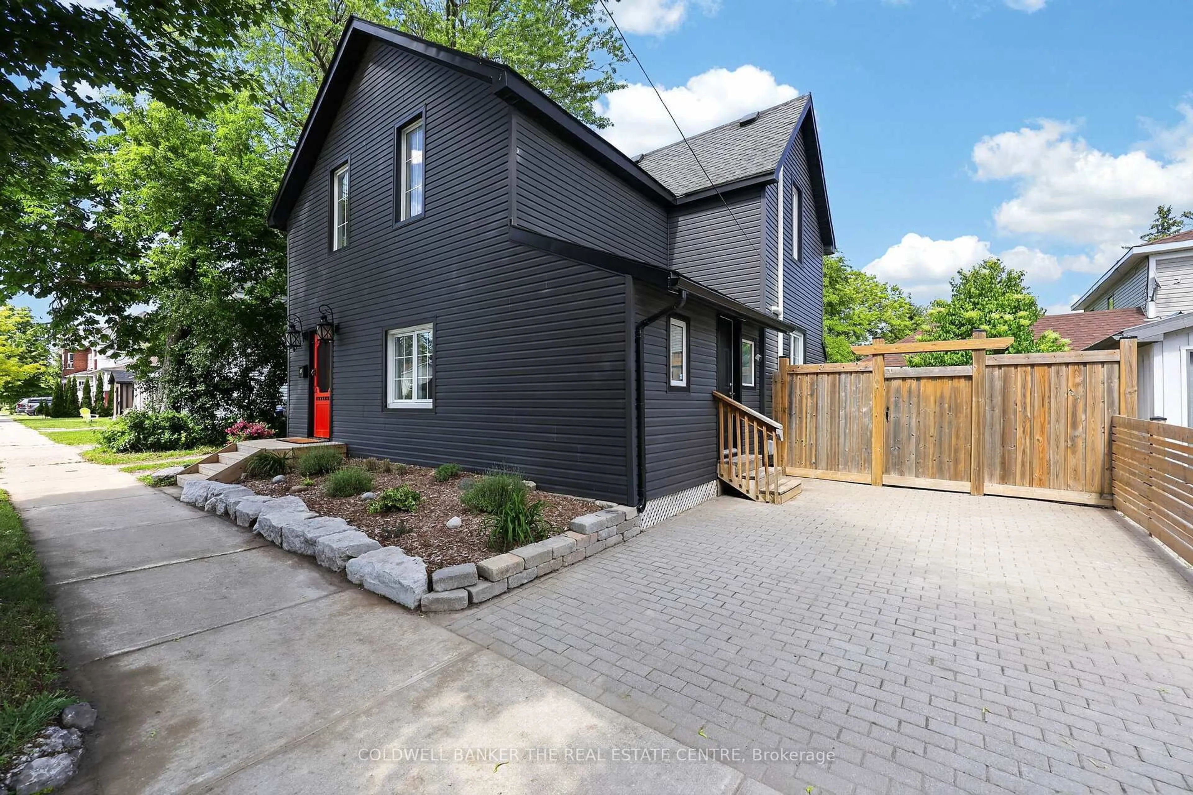 Home with brick exterior material, street for 69 Beech St, Collingwood Ontario L9Y 2T1
