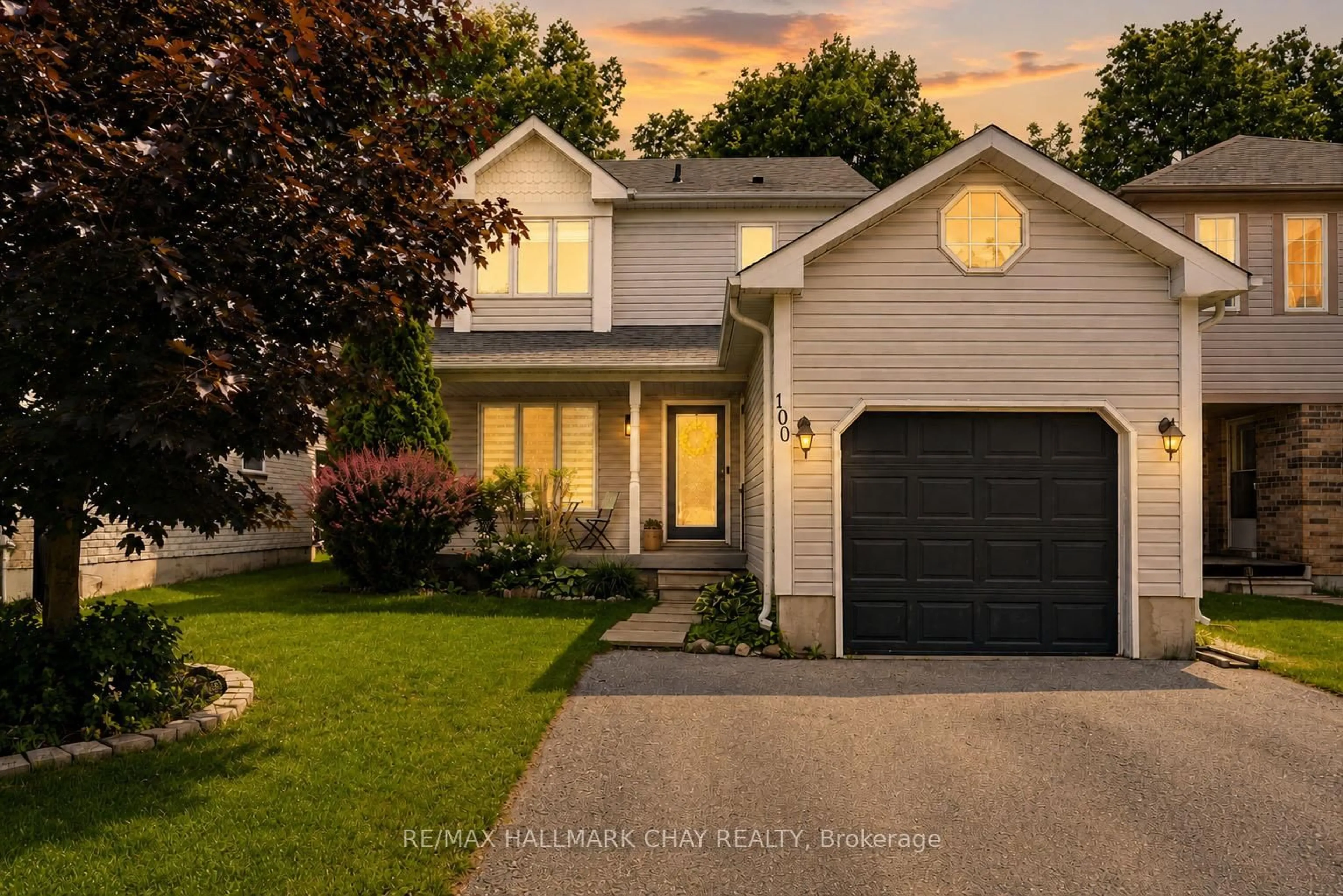 Home with vinyl exterior material, street for 100 Copeman Cres, Barrie Ontario L4N 8B3