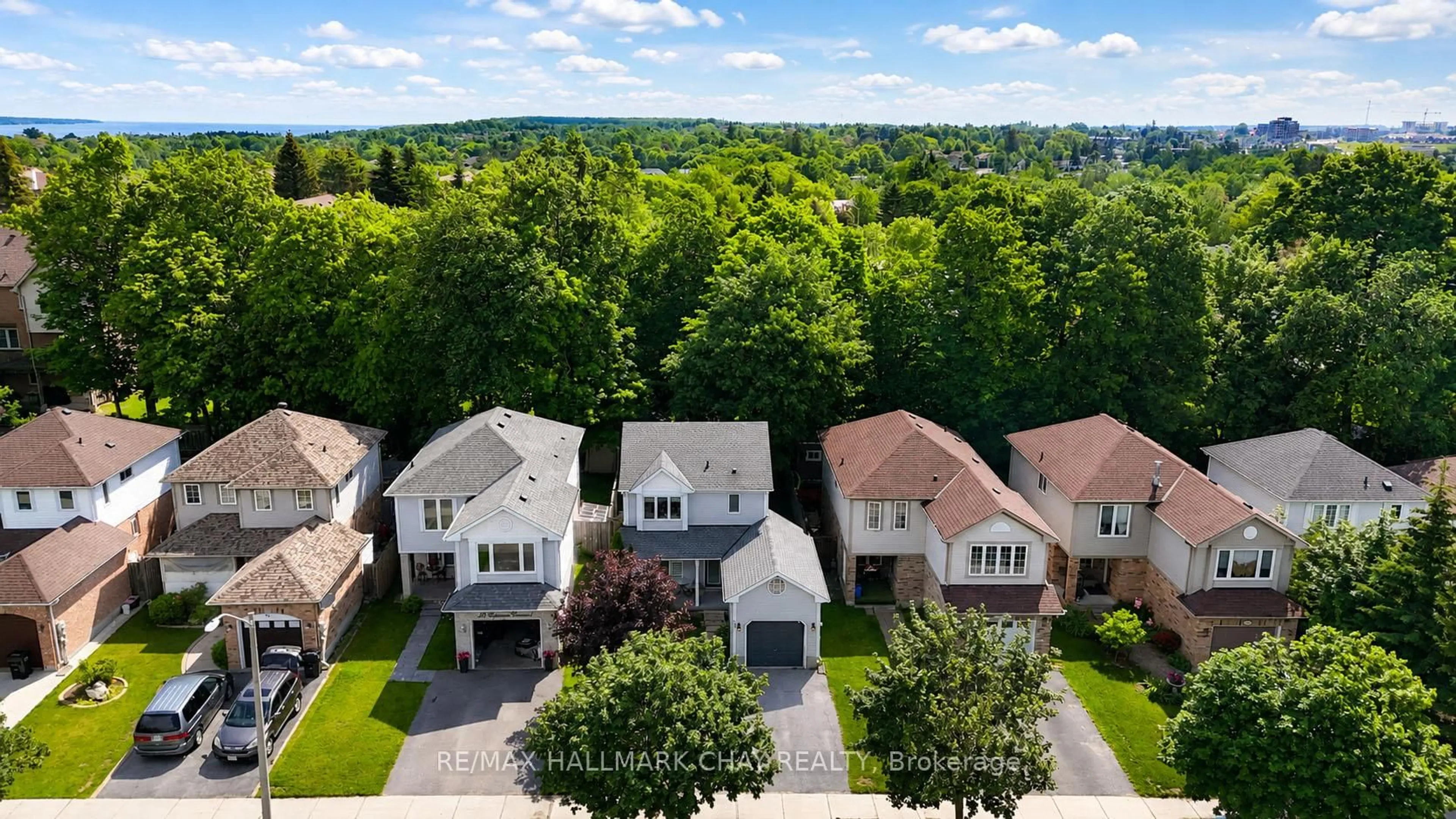 A pic from outside/outdoor area/front of a property/back of a property/a pic from drone, street for 100 Copeman Cres, Barrie Ontario L4N 8B3
