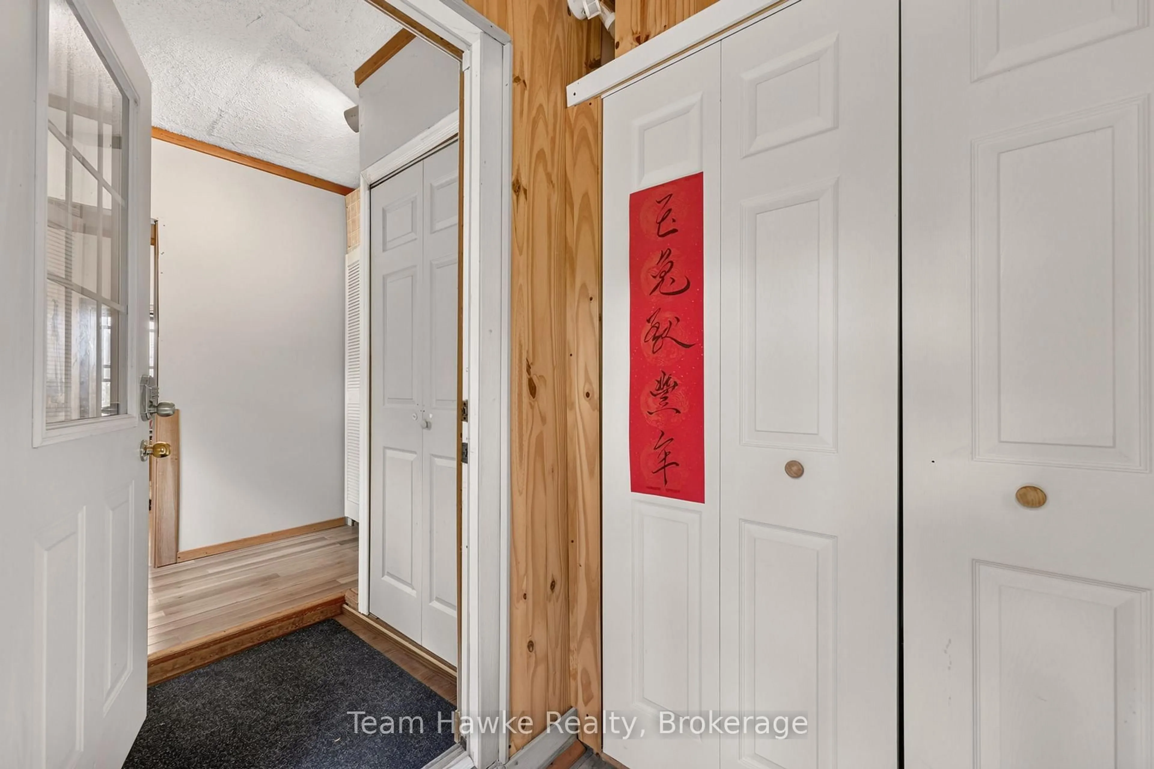 Indoor entryway for 32 Long Point Rd, Tay Ontario L0K 2C0